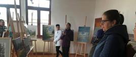 Zwiedzanie wystawy malarstwa w Galerii Tamary Sołoniewicz