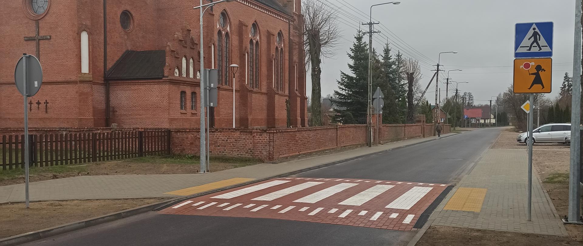Przebudowana ulica i przejście dla pieszych w Łubinie Kościelnym