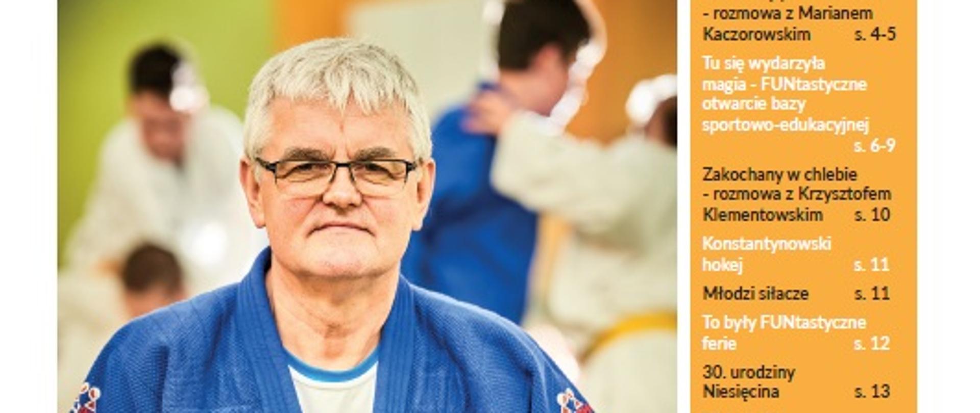 Okładka informatora konstantynow.pl. W centrum zdjęcie trenera judo w niebieskim stroju. W tle ćwiczące dzieci. Tytuł Marian Kaczorowski. Judo zrobiło dużo dobrego w moim życiu.