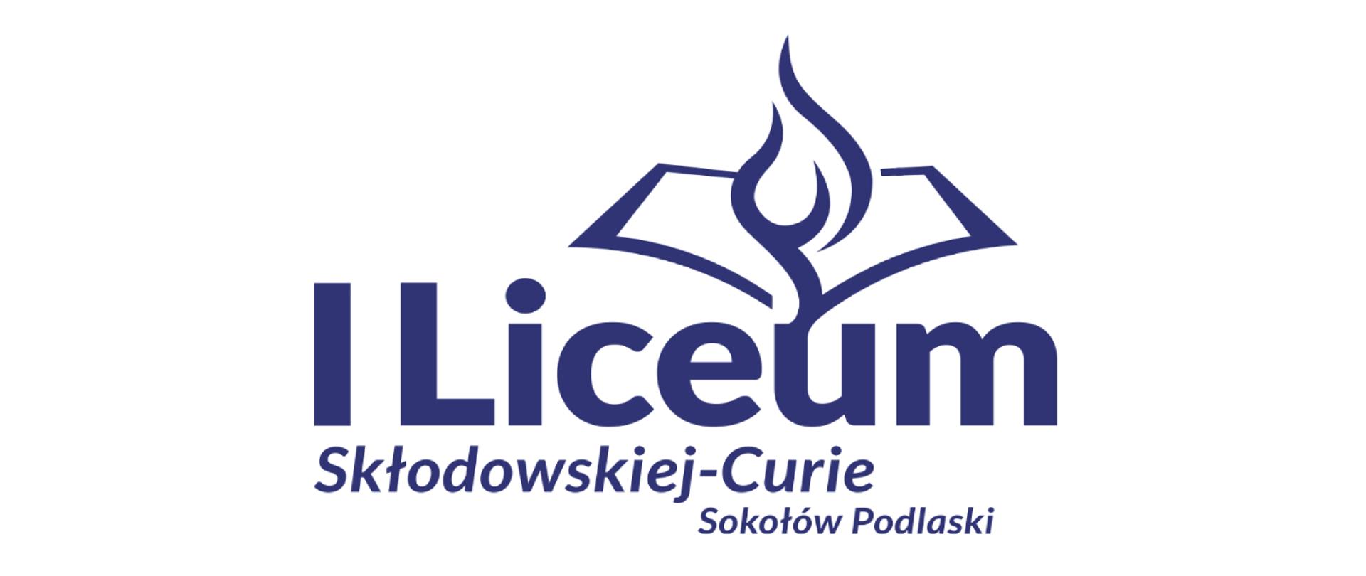Granatowe Logo I Liceum Ogólnokształcącego w Sokołowie Podlaskim. Górną część stanowi kontur otwartej książki z płomieniem. Pod spodem duży napis I Liceum, a poniżej cieńszą czcionką Skłodowskiej - Curie. Na samym dole Sokołów Podlaski.