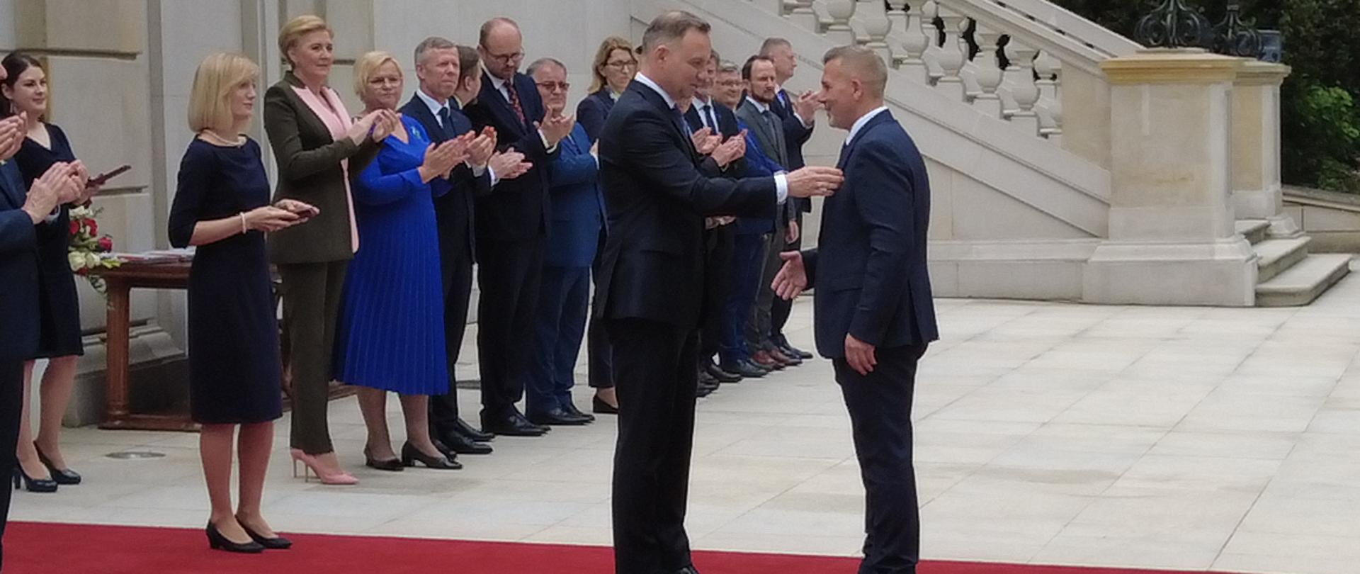 : Starosta Mirosław Walicki odznaczony przez Prezydenta RP Andrzeja Dudę Srebrnym Krzyżem Zasługi.