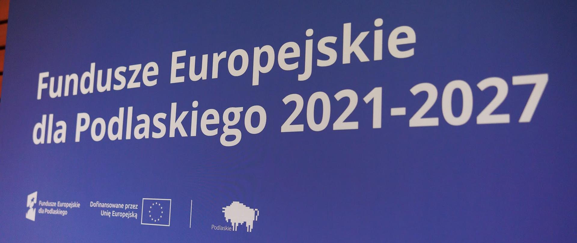 Prezentacja - na niebieskim tle napis: "Fundusze Europejskie dla Podlaskiego 2021 - 2027"