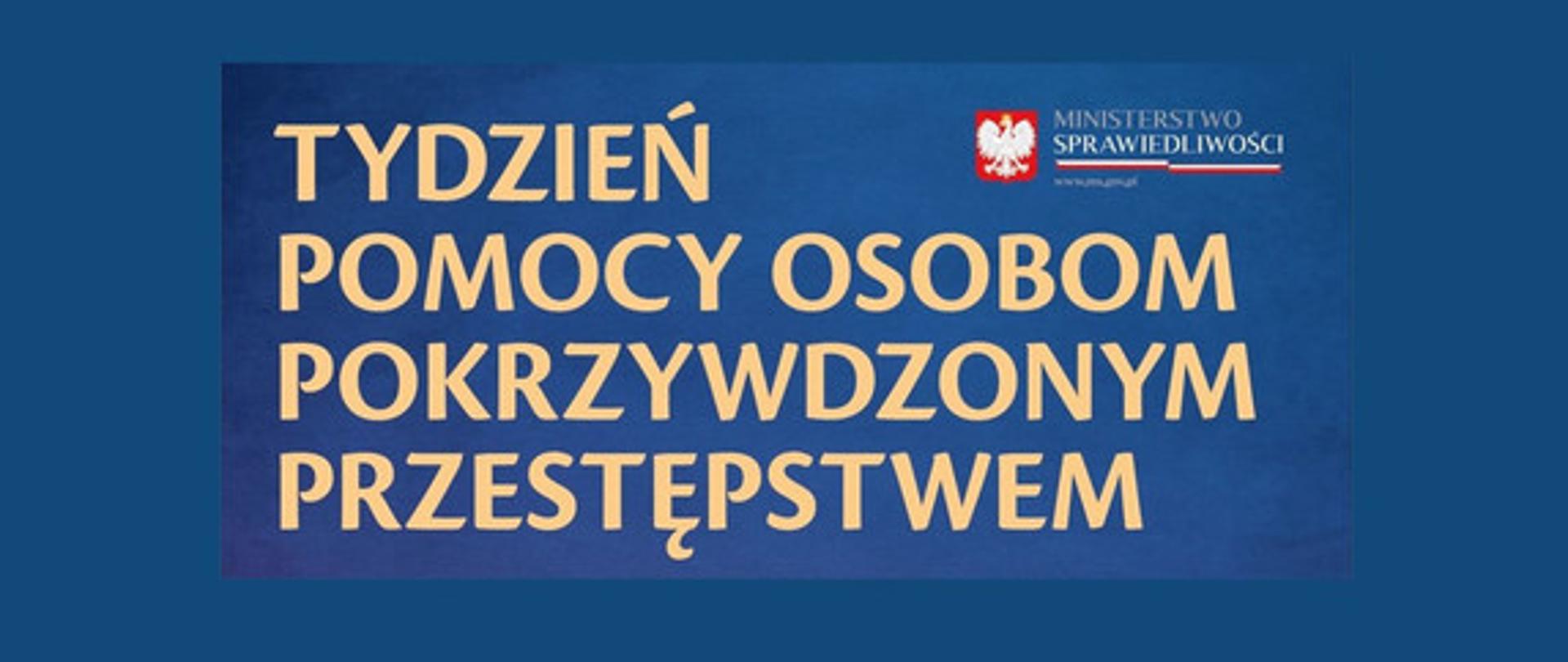 Niebieskie tło, złoty napis Tydzień pomocy osobom pokrzywdzonym przestępstwem, w prawym górnym rogu logo Ministerstwa Sprawiedliwości, polskie godło