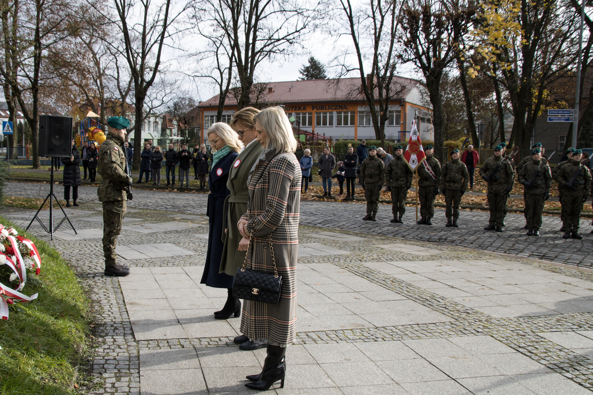 Złożenie wieńców pod Pomnikiem Bohaterów Walk o Wyzwolenie Prastarych Ziem Piastowskich