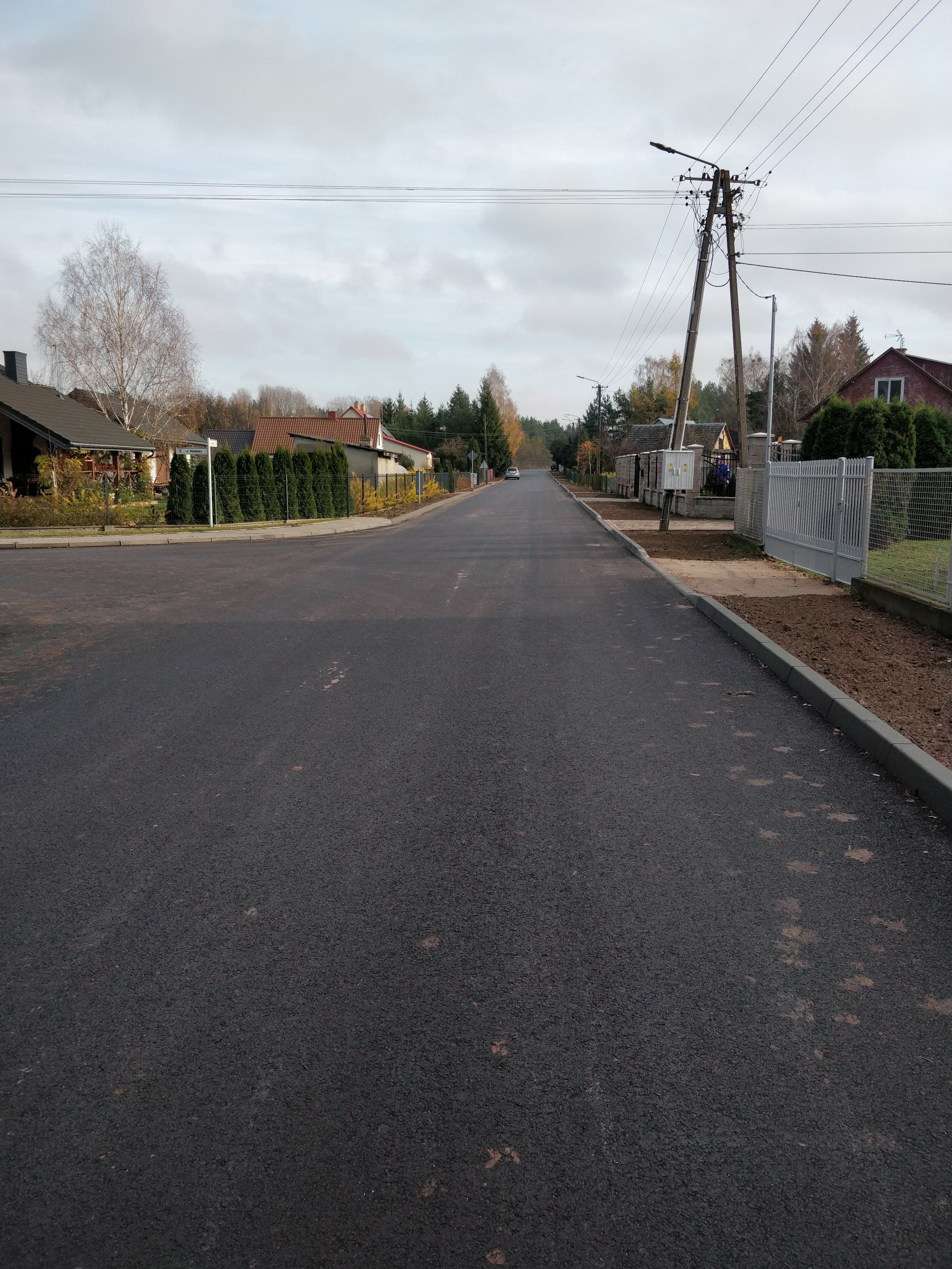 Wyremontowana droga powiatowa w miejscowości Strabla