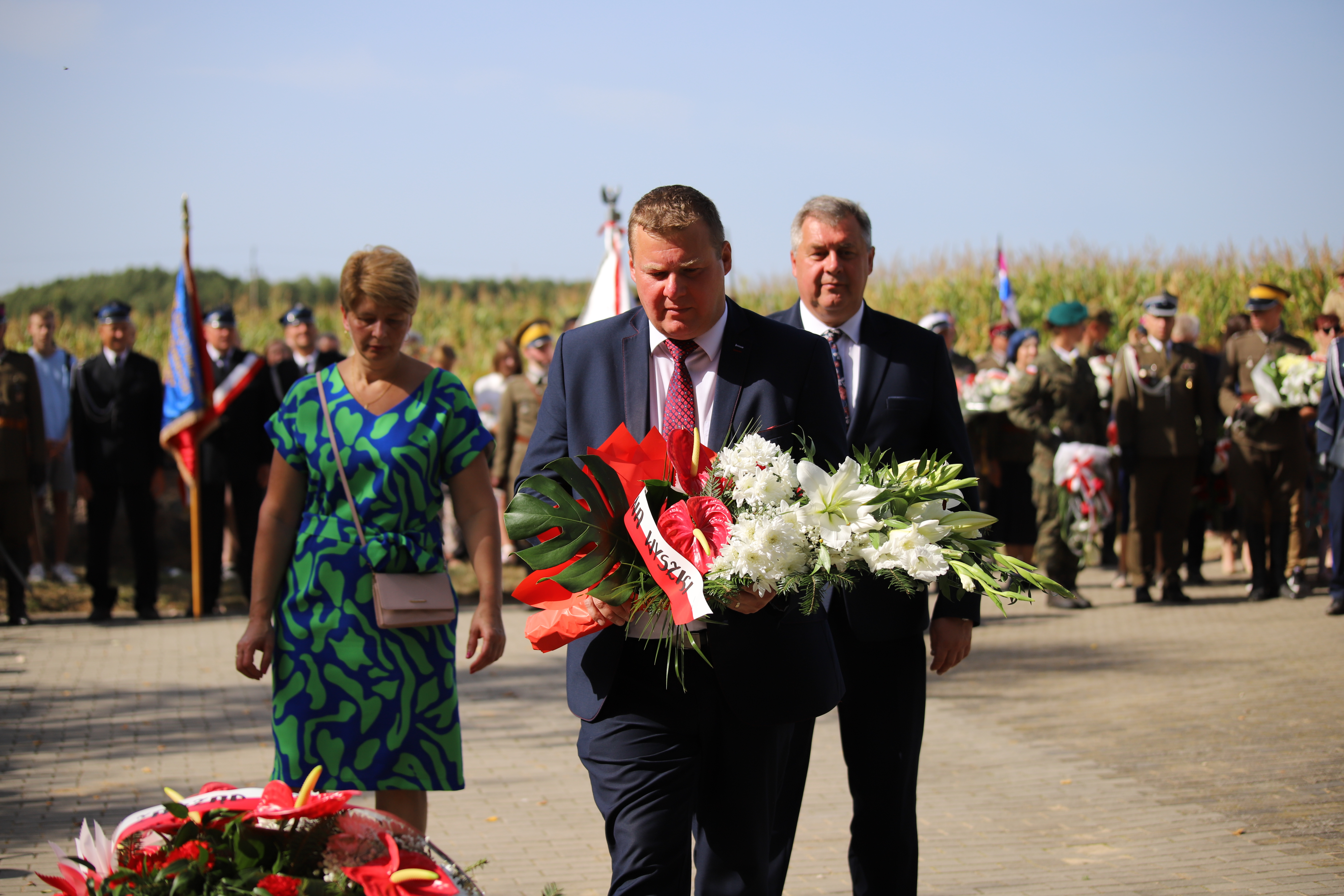 Złożenie kwiatów przez delegacje
