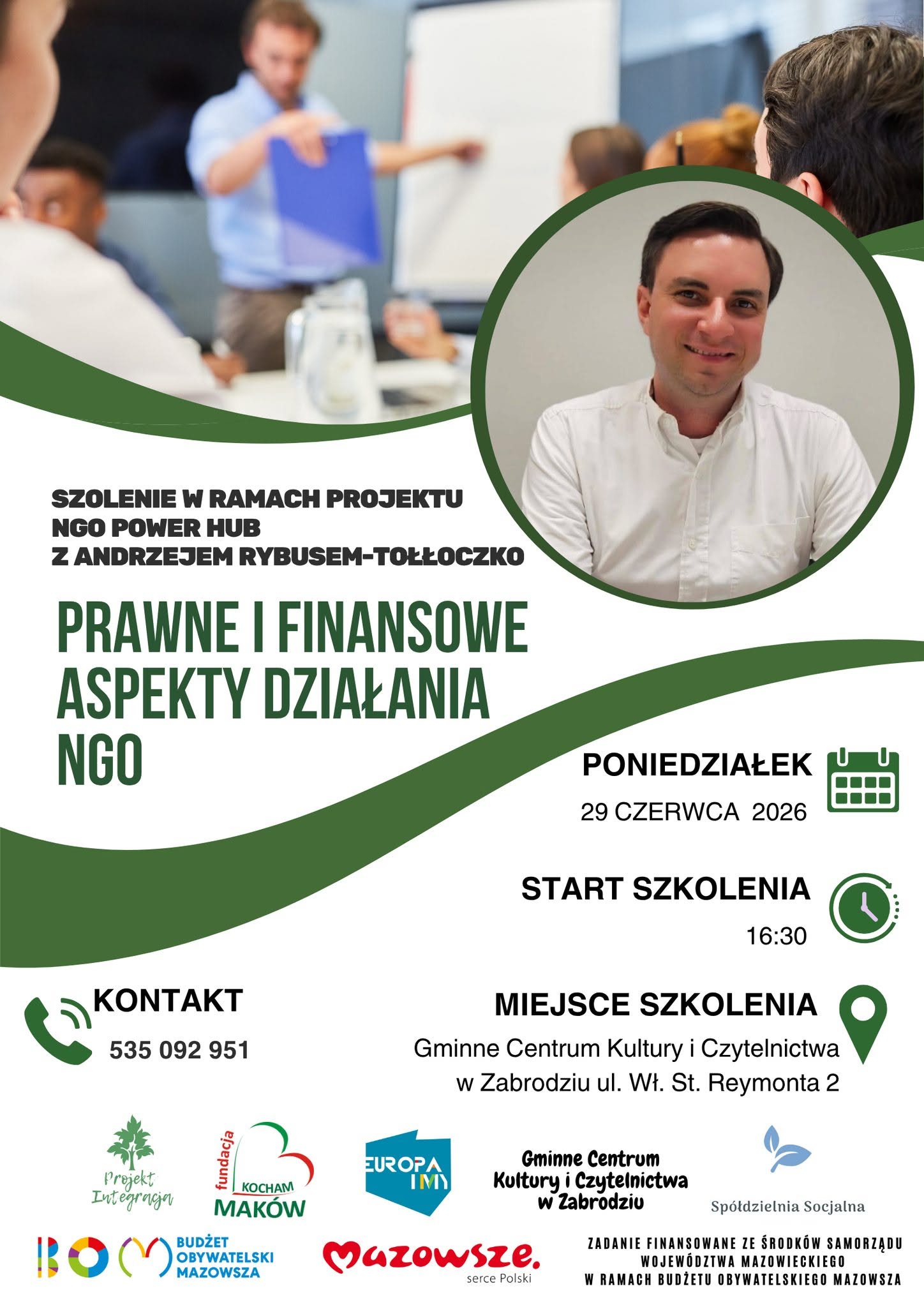 "Plakat zapraszający na szkolenie 'Prawne i finansowe aspekty działania NGO' organizowane w ramach projektu NGO Power Hub. Prowadzący: Andrzej Rybuś-Tołłoczko. Termin: poniedziałek, 29 czerwca 2026, start o 16:30. Miejsce: Gminne Centrum Kultury i Czytelnictwa w Zabrodziu, ul. Wł. St. Reymonta 2. Kontakt: 535 092 951. Zdjęcie prowadzącego oraz tło z osobami podczas spotkania biznesowego. Zadanie finansowane ze środków Samorządu Województwa Mazowieckiego w ramach Budżetu Obywatelskiego Mazowsza." Kilka wskazówek: Jeśli ten obraz jest czysto informacyjny (np. jedyne miejsce z tymi danymi na stronie), użyj wersji szczegółowej, żeby osoby korzystające z czytników ekranu miały dostęp do wszystkich informacji. Jeśli te dane są też podane w tekście na stronie (np. w treści wpisu pod grafiką), wystarczy wersja zwięzła – nie trzeba duplikować wszystkiego. Logotypy sponsorów/partnerów w stopce zwykle nie trzeba opisywać w alt, jeśli mają charakter czysto promocyjny i nie są kluczowe dla zrozumienia treści.