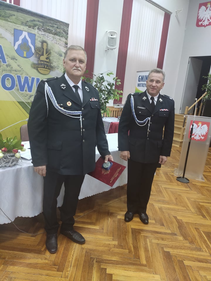 Druh Tadeusz Kozioł wraz z Członkiem Zarządu Wojewódzkiego ZOSP RP Wojciechem Kogutem