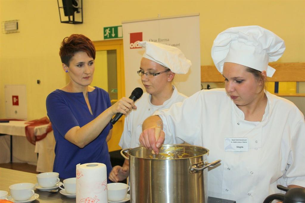 Prezentacje kulinarne przygotowane przez młodzież ze szkół o profilu gastronomicznym. 