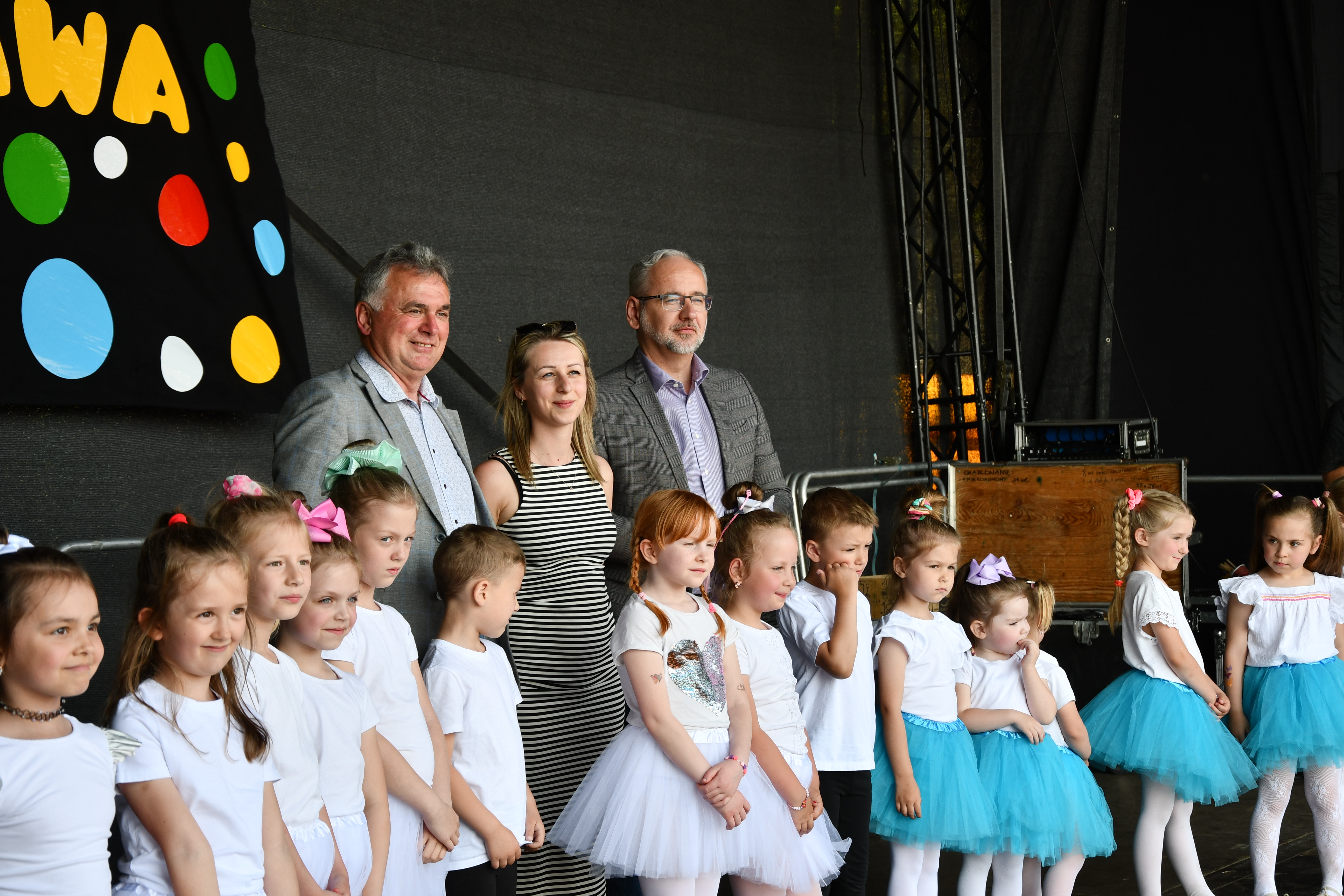Minister Zdrowia Adam Niedzielski z Dziećmi