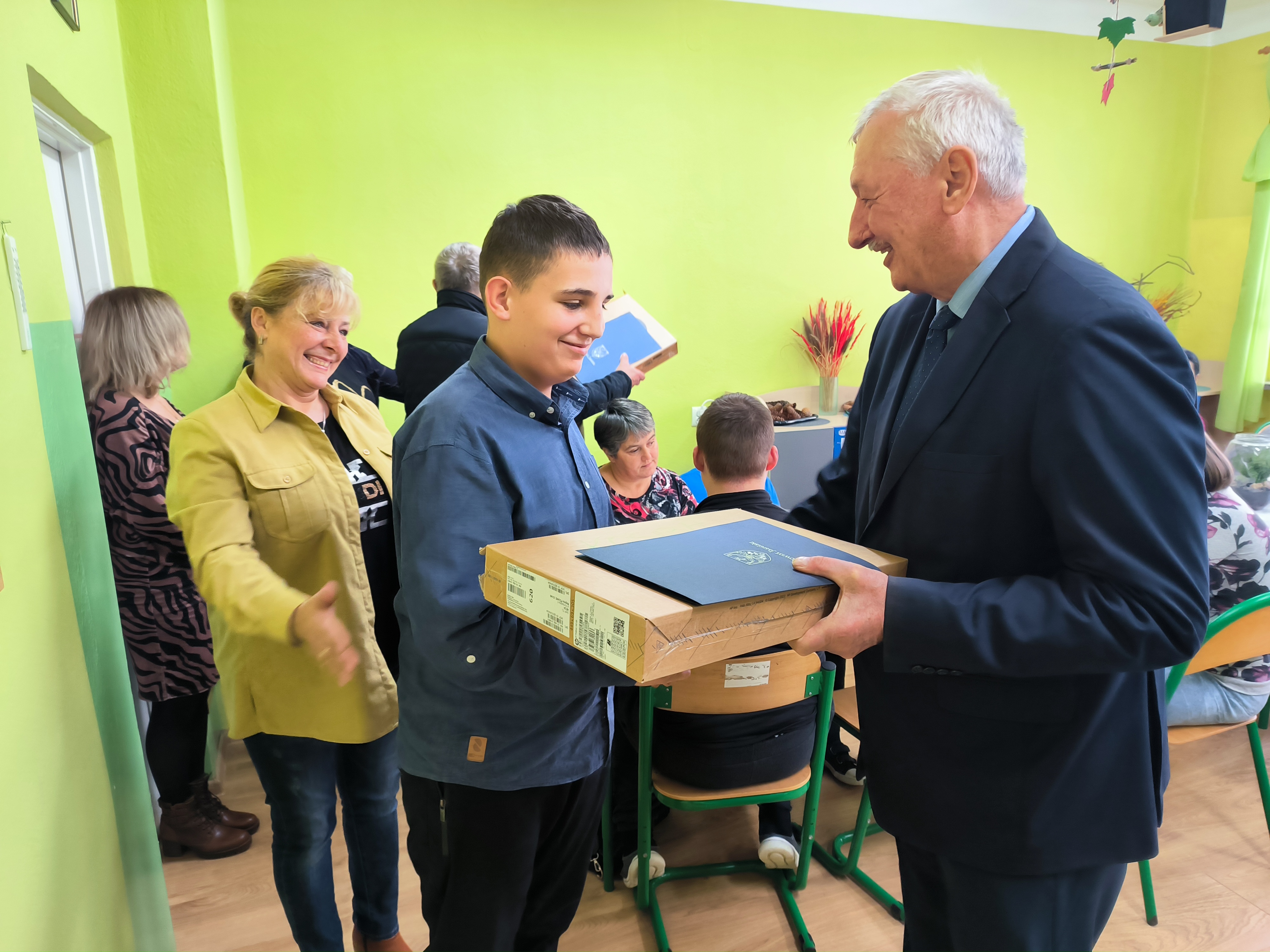 Starosta Jasielski przekazał laptopy Uczniom Specjalnego Ośrodka Szkolno-Wychowawczego
