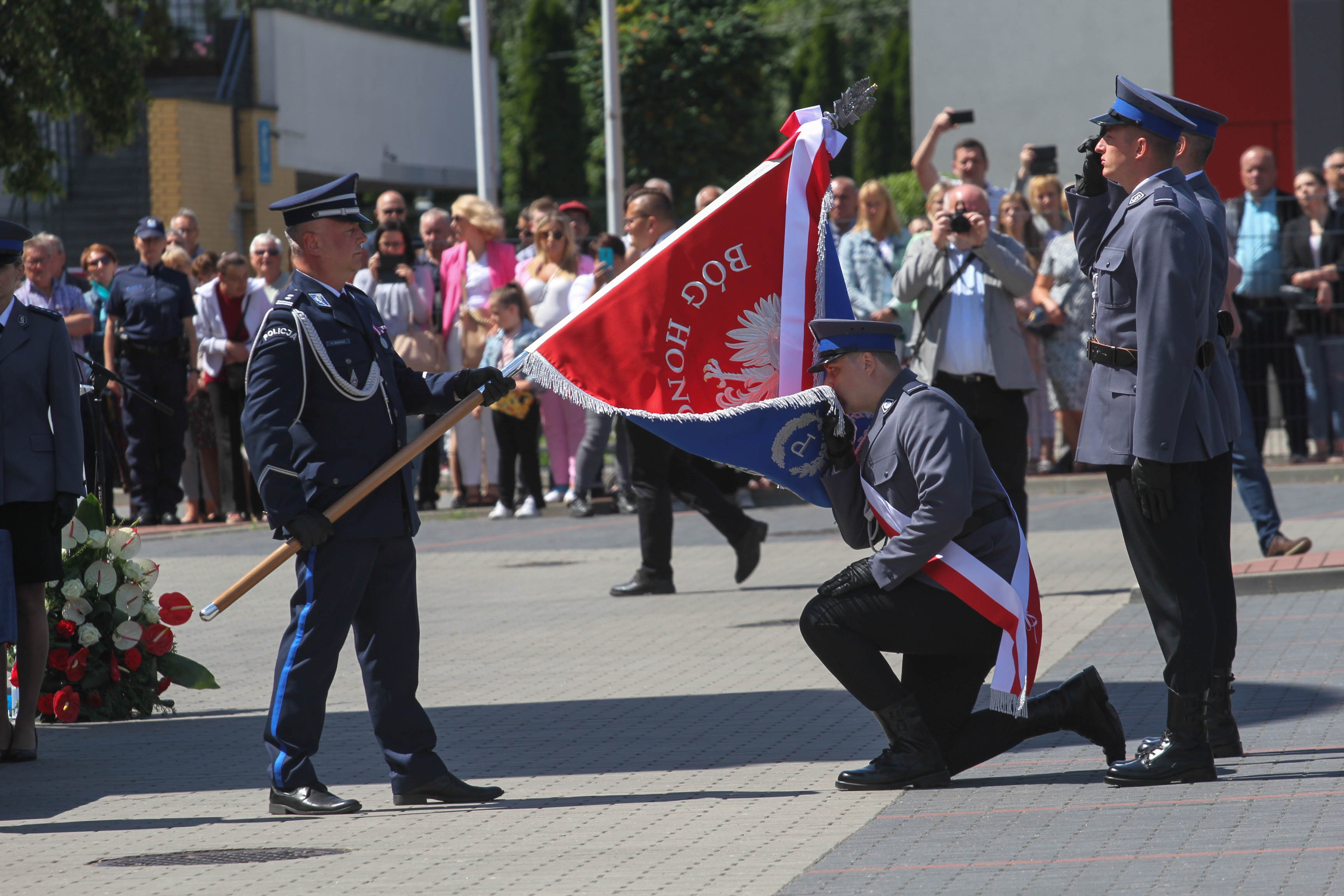 Wojewódzkie Obchody Święta Policji oraz wręczenie sztandaru zambrowskiej jednostce Policji