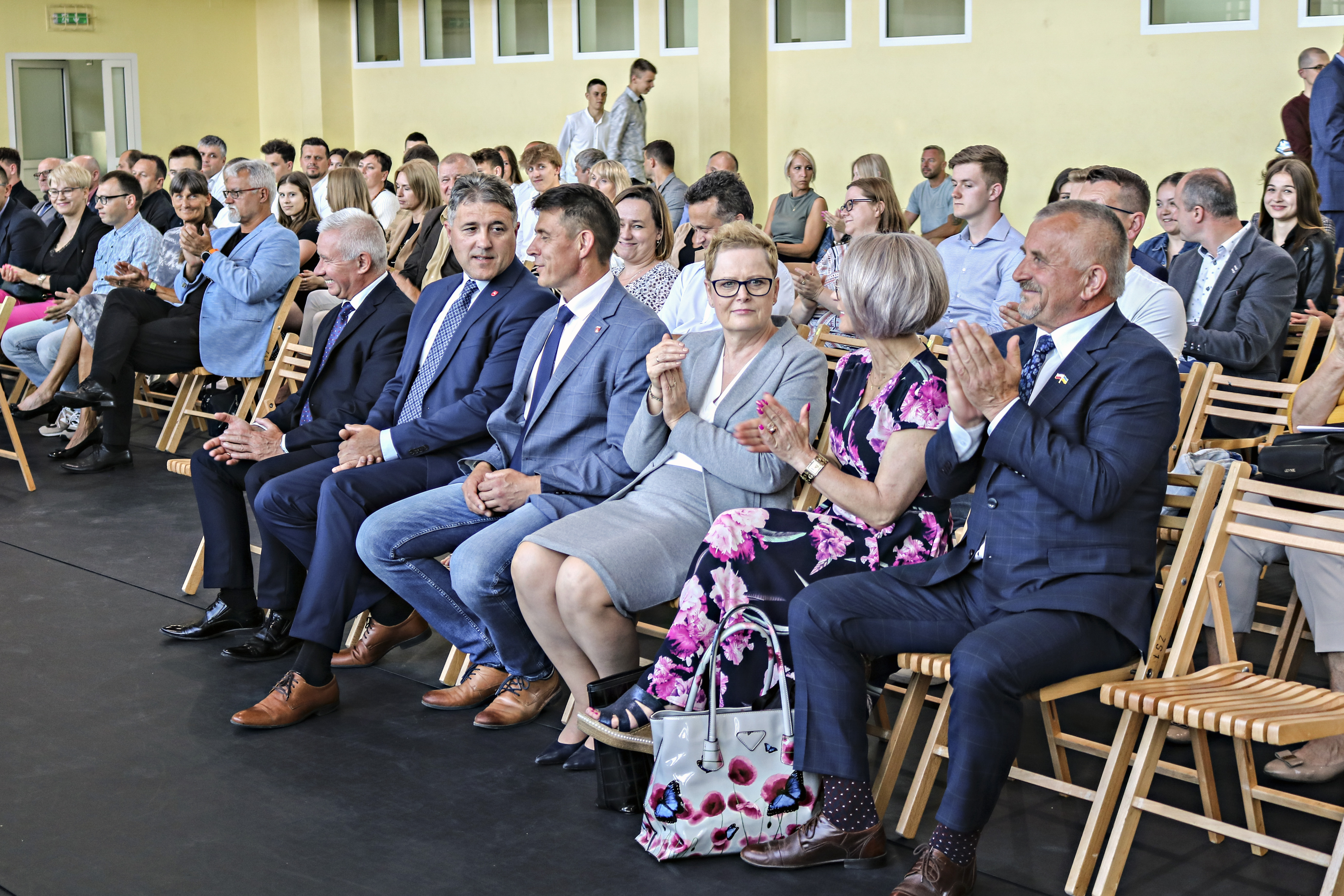 Zaproszeni goście oraz osoby nagrodzone Nagrodą Starosty Kraśnickiego