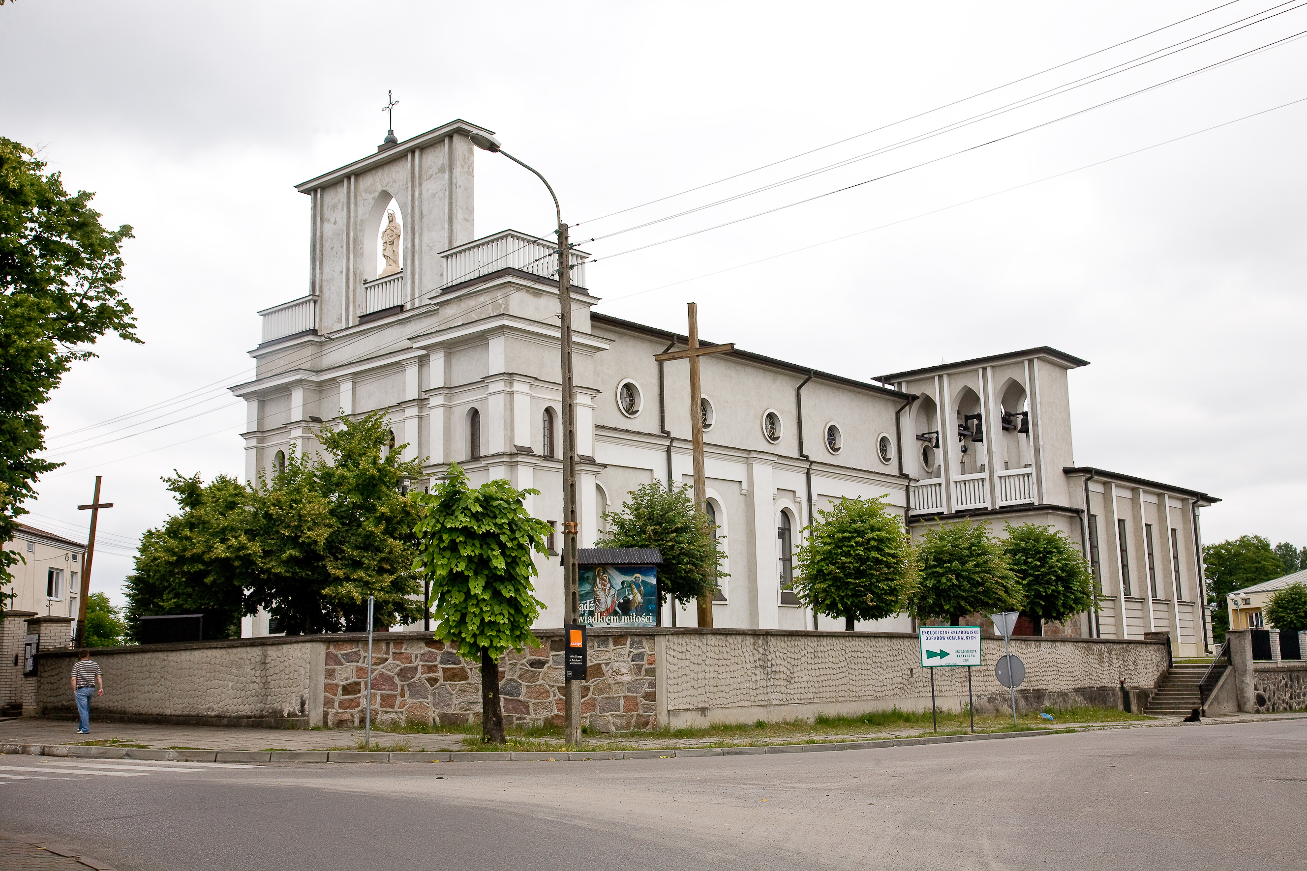 Kościół parafialny p.w. Podwyższenia Krzyża Świętego w Łaskarzewie, styl eklektyczny.
