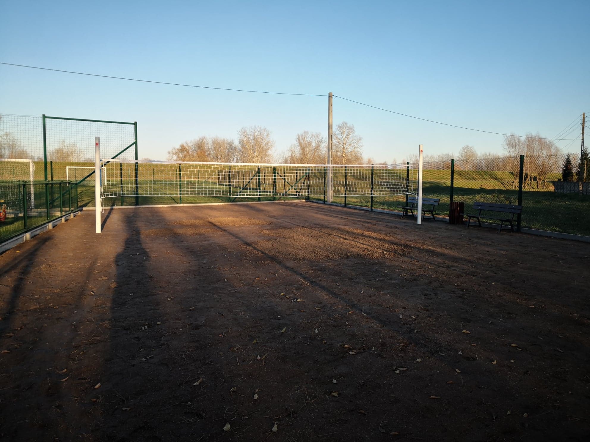 Nowo wybudowane boisko do piłki siatkowej w Sikorzycach