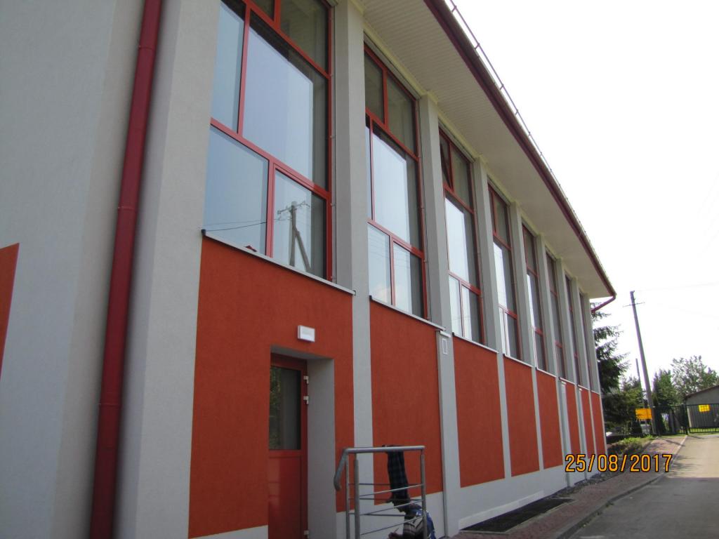 Sala gimnastyczna po zrealizowaniu inwestycji, widok z zewnątrz budynku