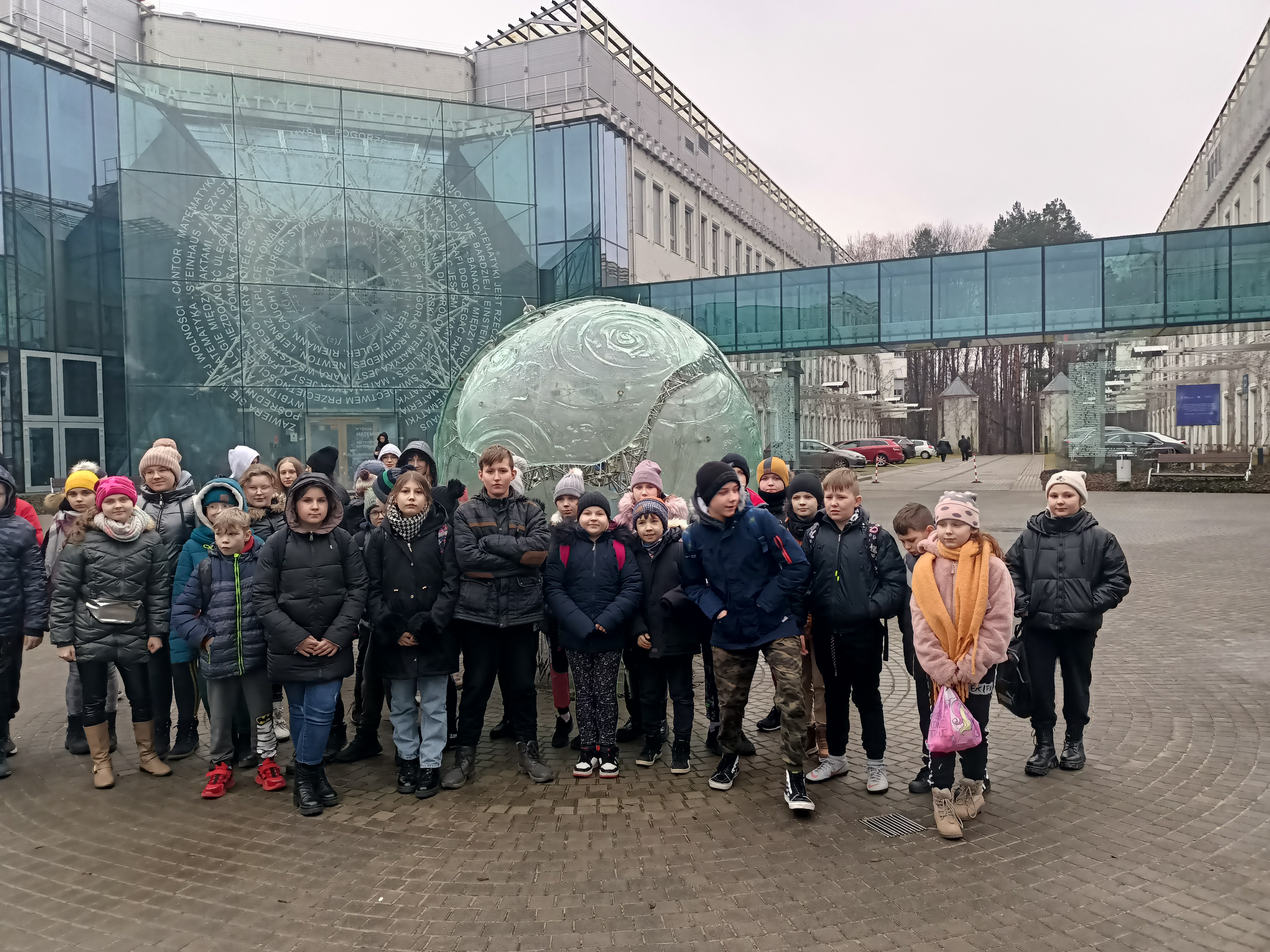 Zdjęcie grupowe przed Planetarium