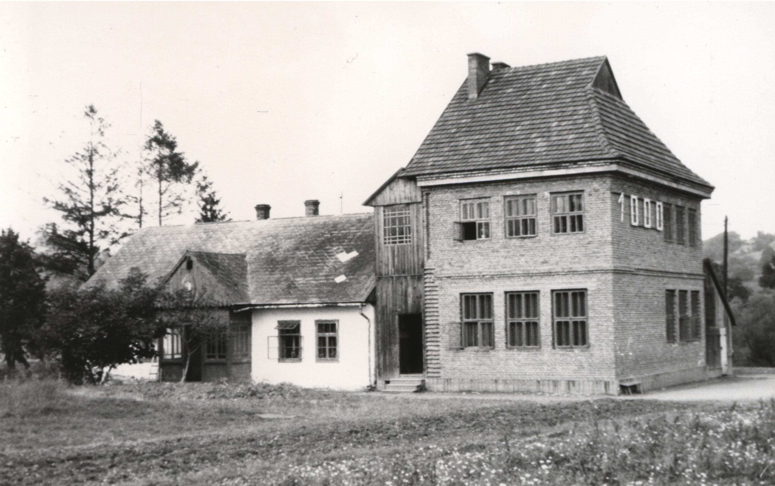 Dawna Szkoła Podstawowa na Jasnej w Podłopieniu, 1972, fot. Jan Wielek