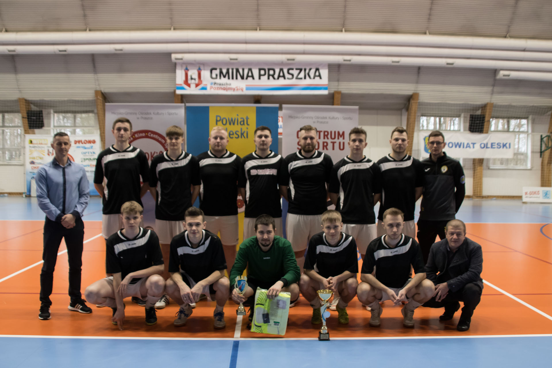 Drugie miejsce w Mistrzostwach Powiatu Oleskiego LZS w halowej piłce nożnej o Puchar Starosty Oleskiego zajęła drużyna LZS Ligota Oleska