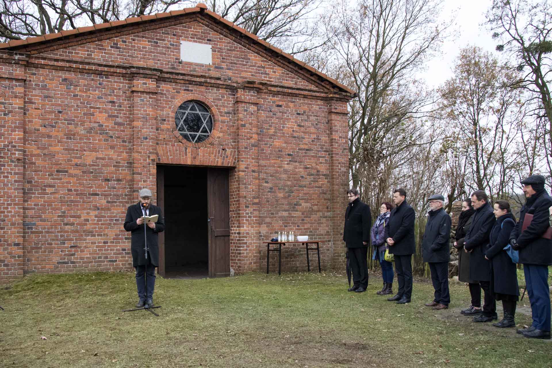 Ceremonia oznakowania cmentarza żydowskiego w Oleśnie