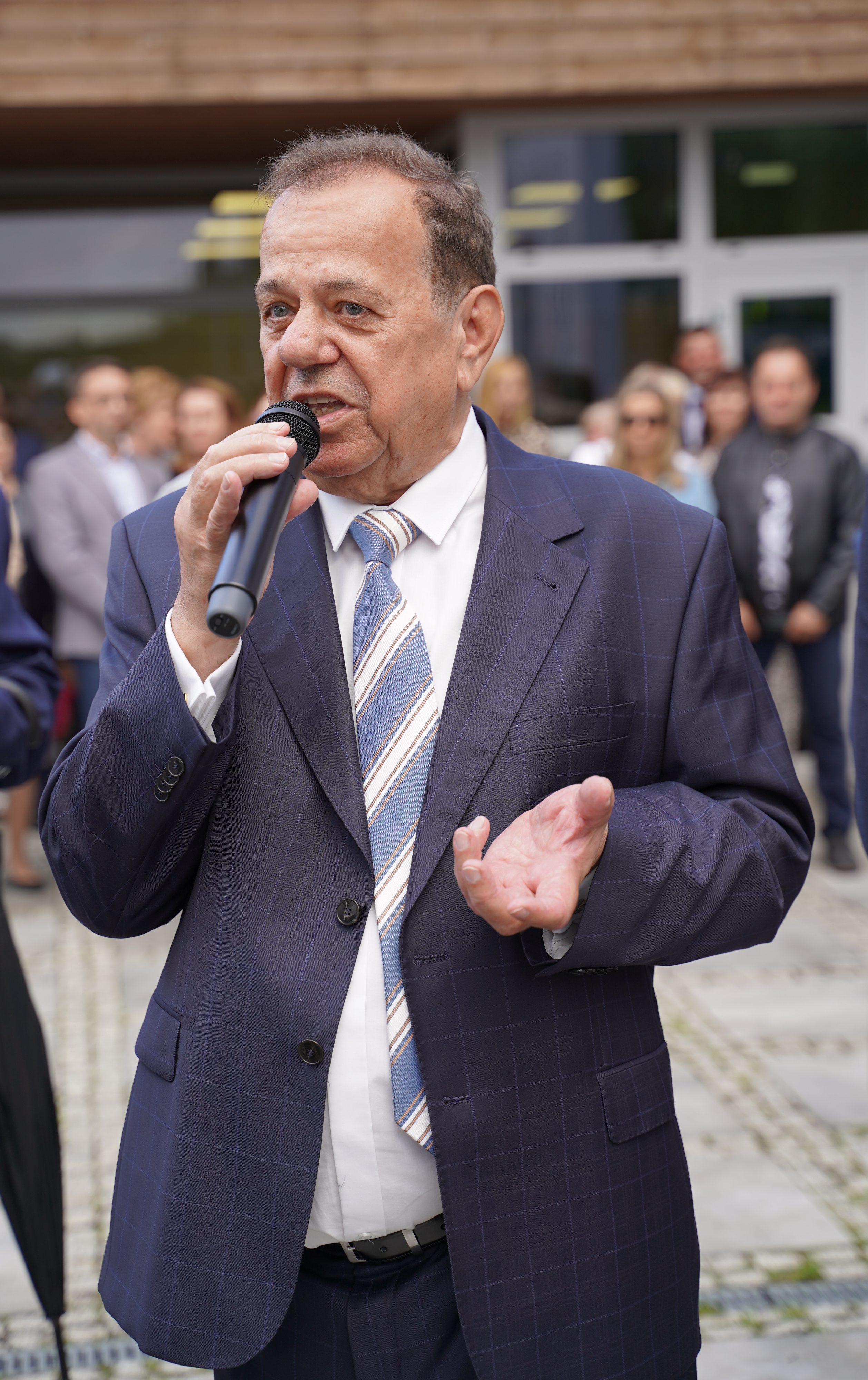 Na zdjęciu widać przemawiającego Burmistrza Miasta i Gminy Kaczory - Pana Brunona Wolskiego.