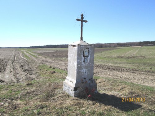 Krzyż przydrożny przy drodze do Wirowa pocz. XX w. Łuzki