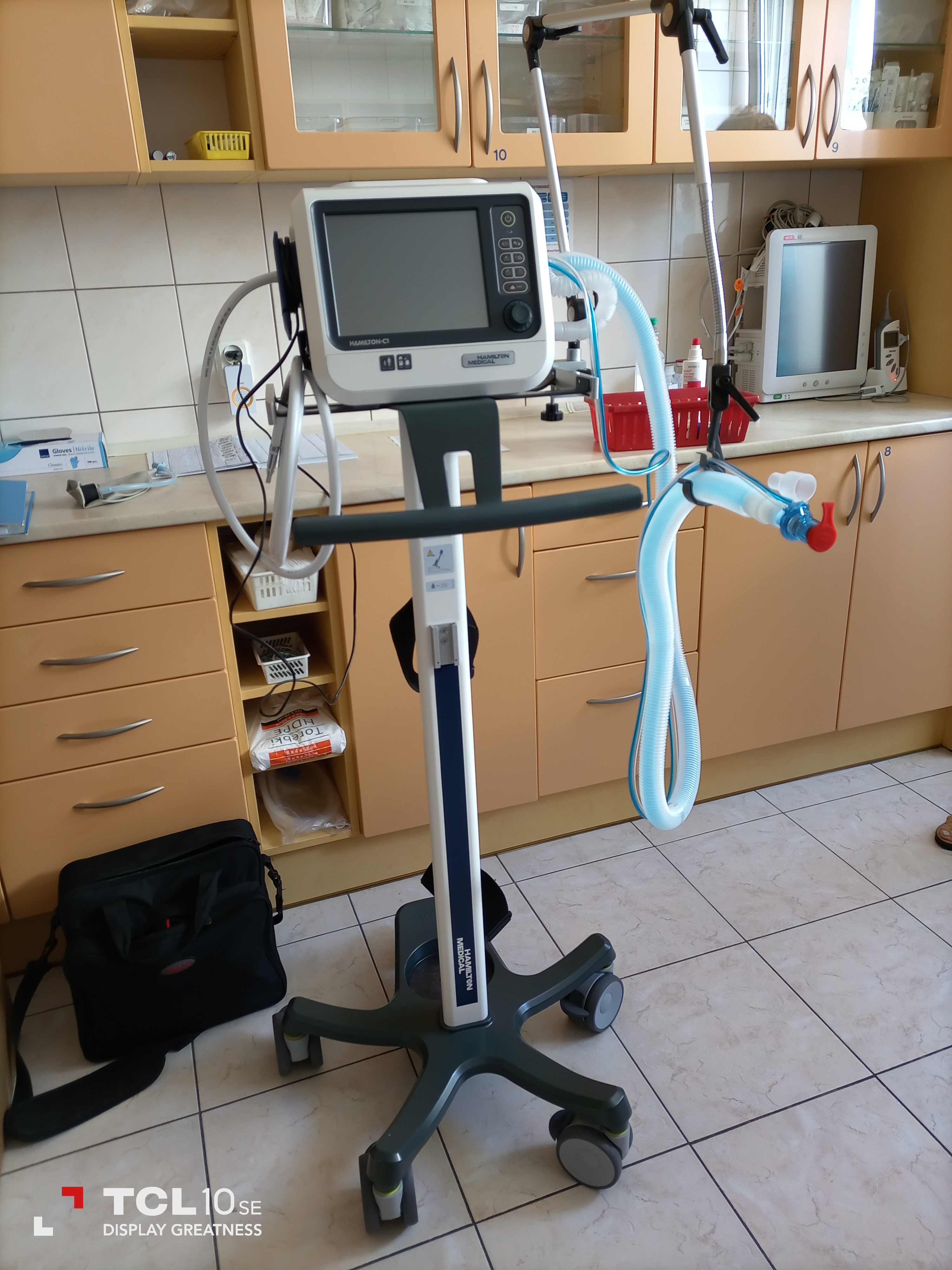 Zakup respiratora dla Szpitala Chirurgii Urazowej św. Anny w Warszawie” realizowanego na podstawie Umowy Nr W/UMWM-UU/NW/4207/2021 