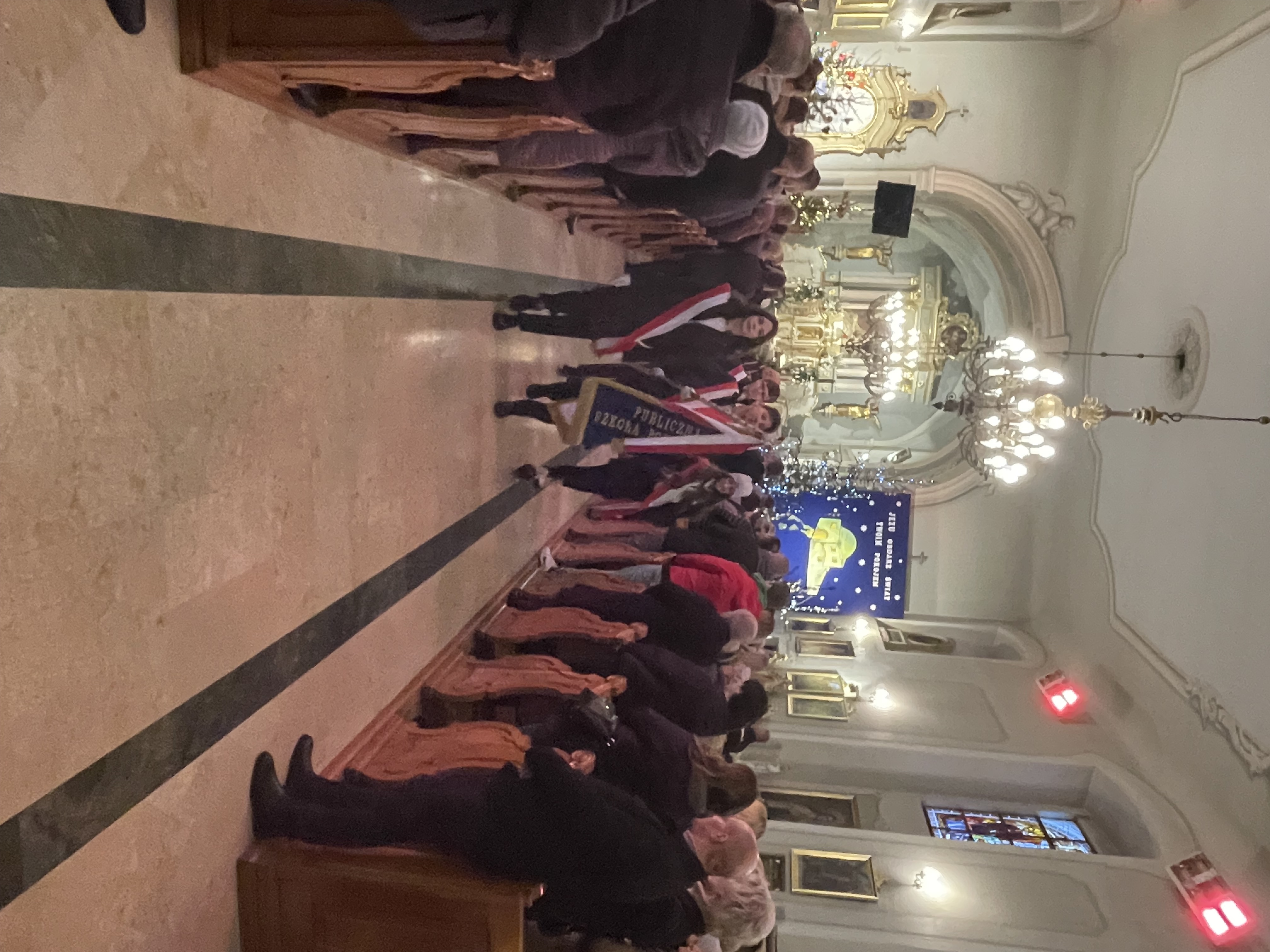 Uczestnicy uroczystości w kościele w Brańszczyku
