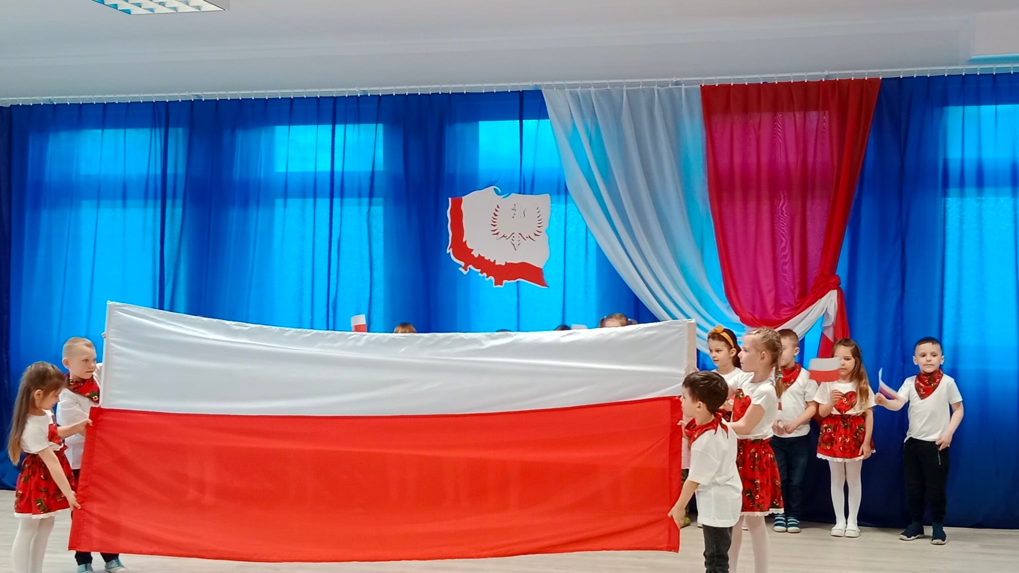 Dzieci z flagą