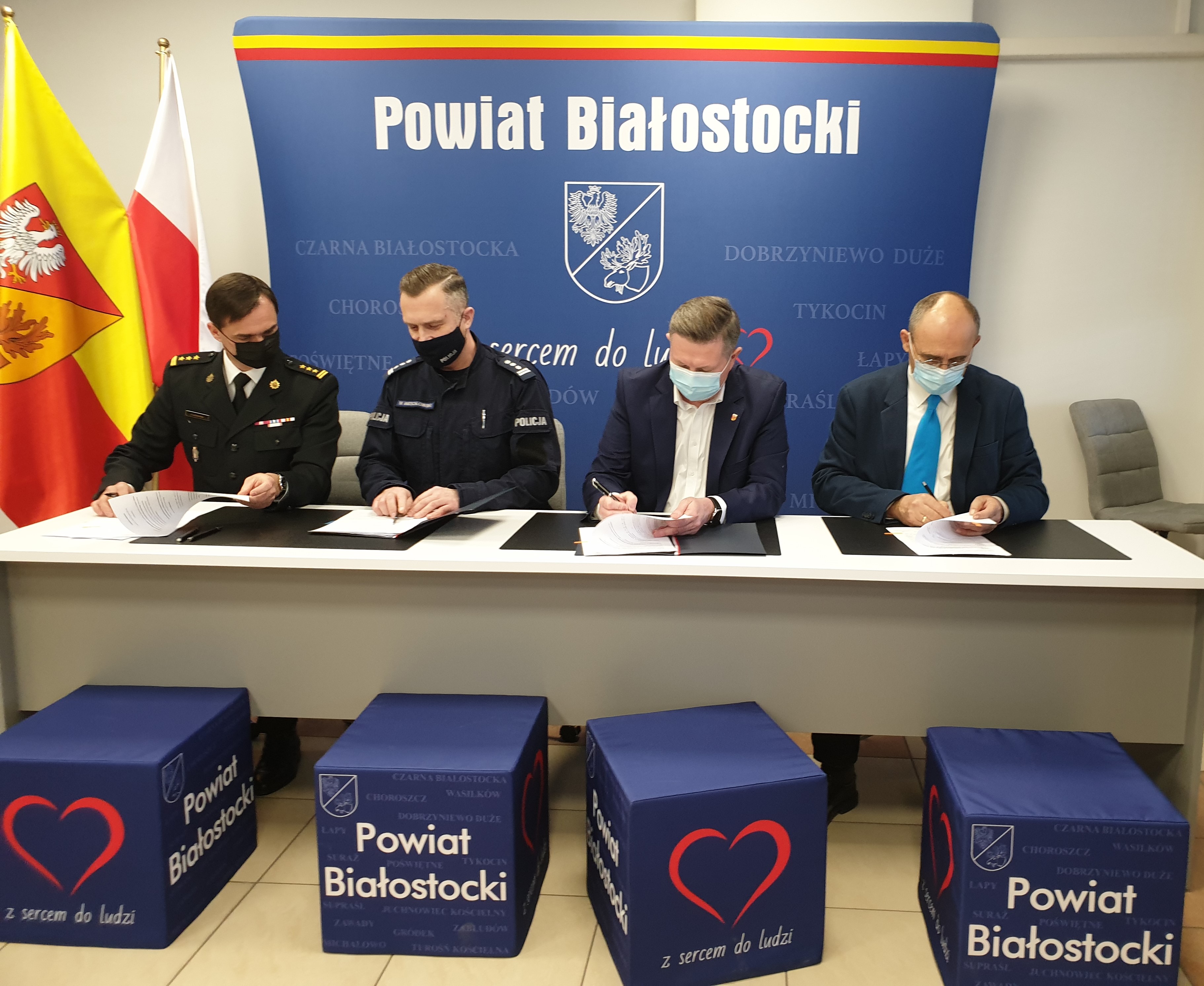 Spotkanie w sprawie przekazania sprzętu przedstawicielom służb mundurowych w związku z kryzysem na granicy polsko-białoruskiej (30.12.2021 r.).