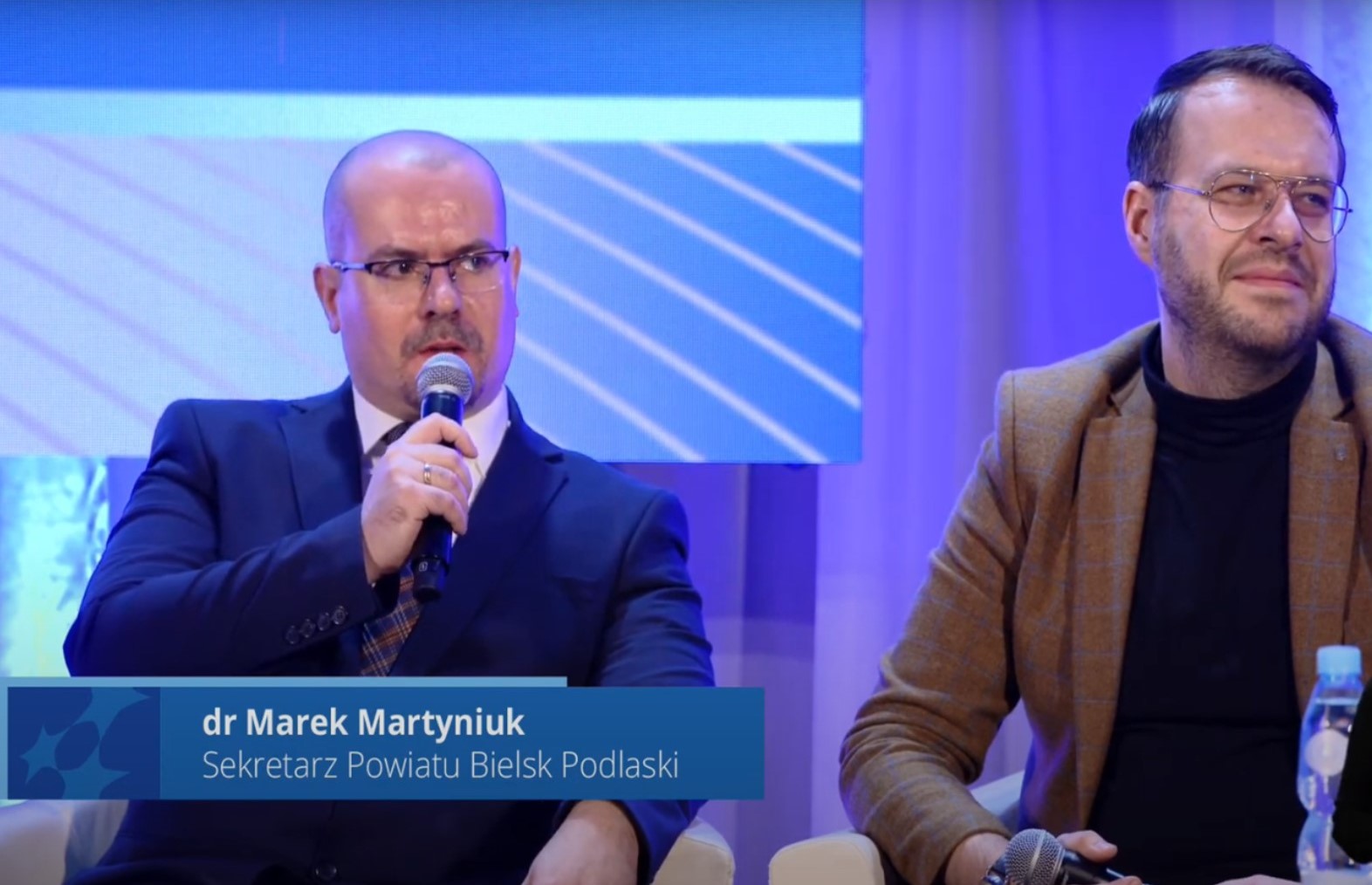 Sekretarz powiatu dr Marek Martyniuk podczas dyskusji