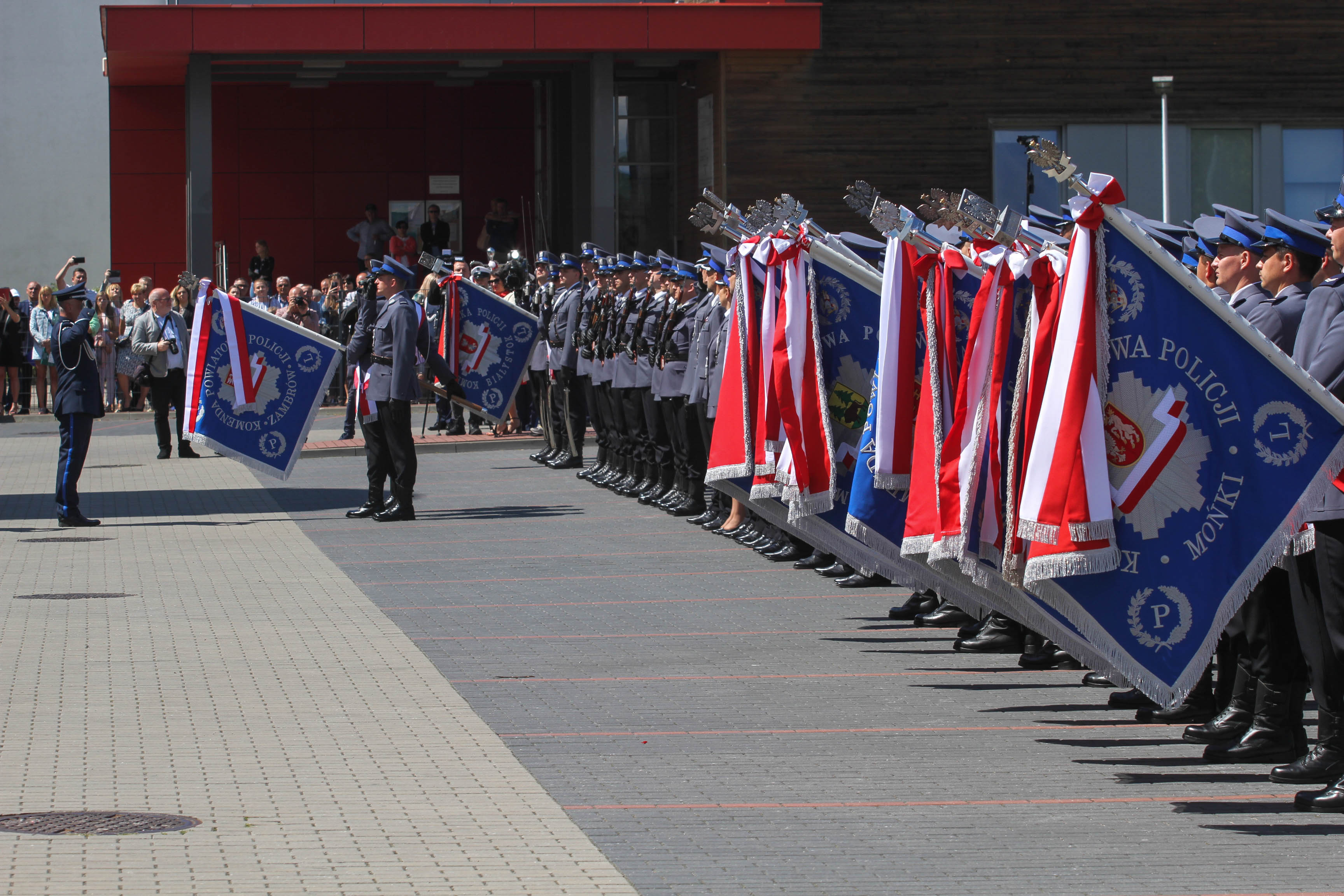 Wojewódzkie Obchody Święta Policji oraz wręczenie sztandaru zambrowskiej jednostce Policji