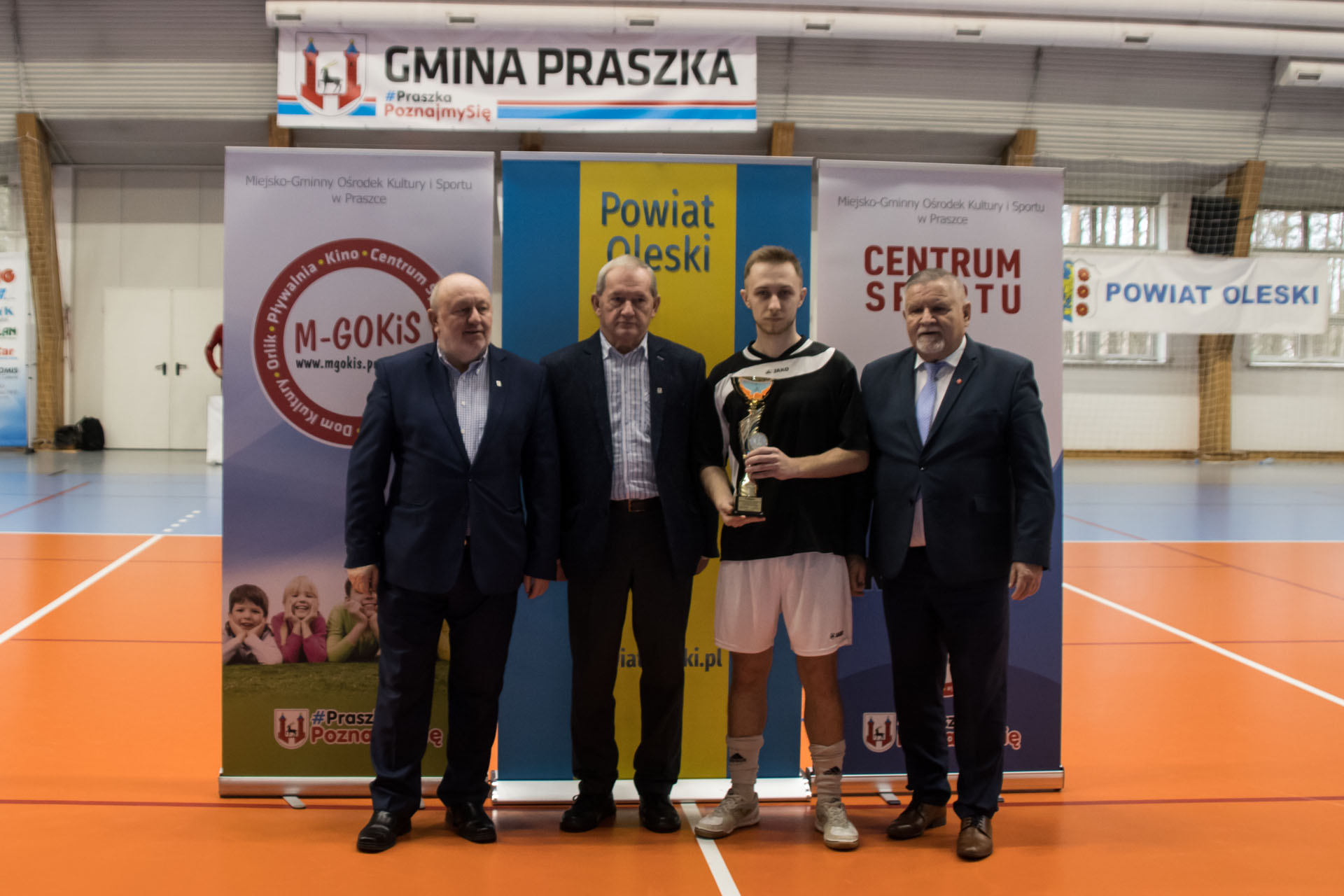 Mistrzostwa Powiatu Oleskiego LZS w halowej piłce nożnej o Puchar Starosty Oleskiego