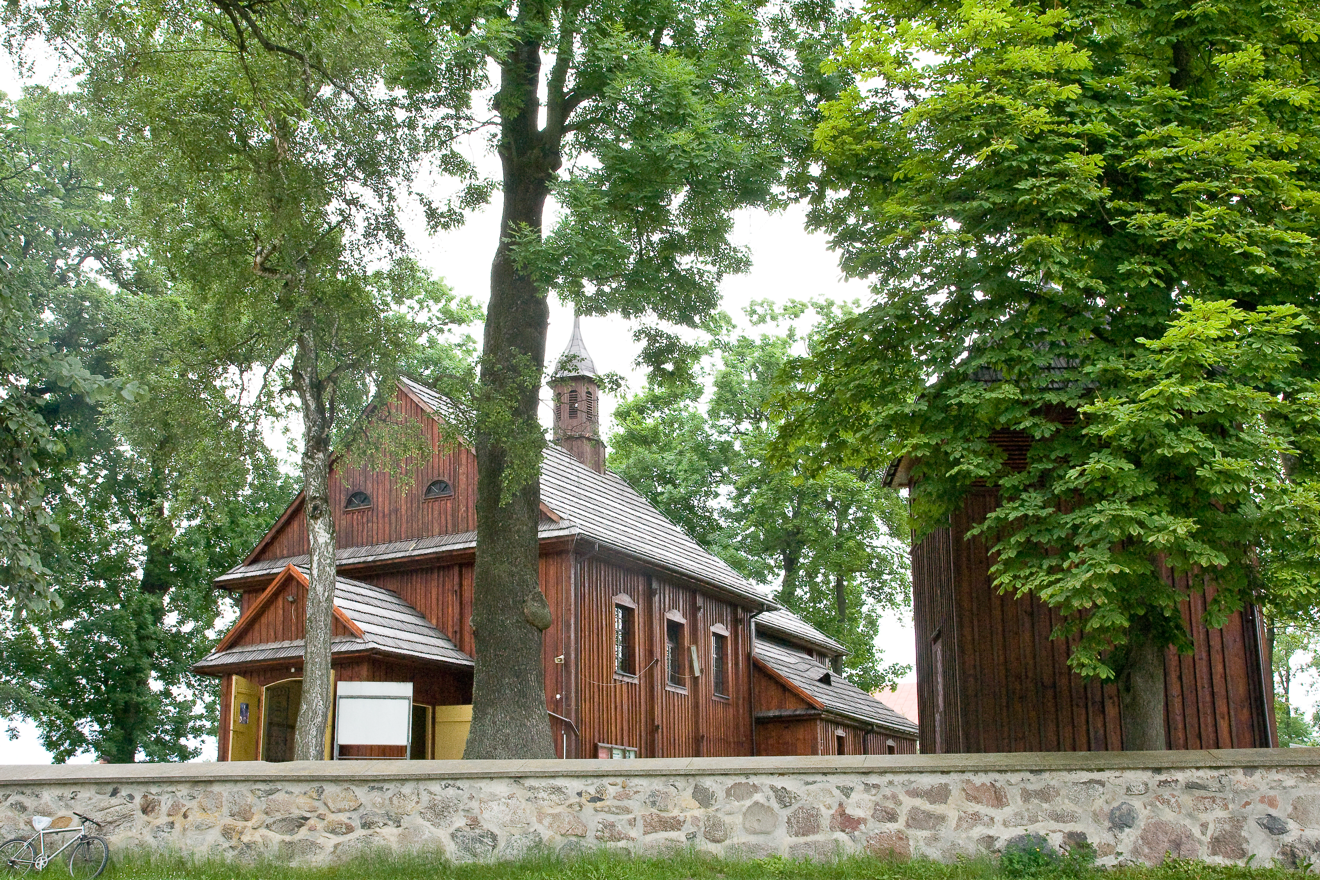 Kościół parafialny p.w. św. Anny w Zwoli Poduchownej; drewniany z XVII w.