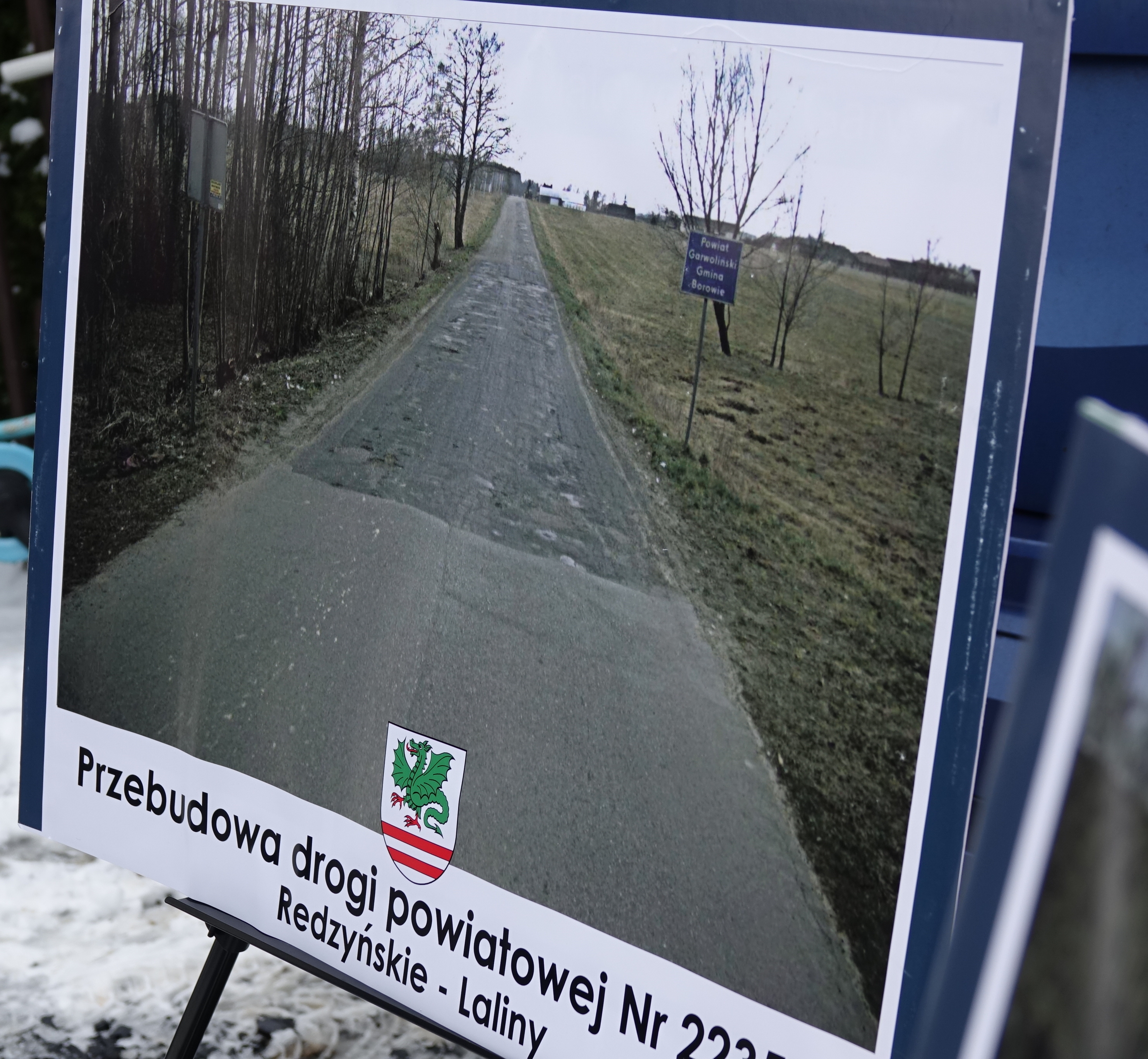 Uroczyste otwarcie przebudowanej drogi powiatowej nr 2235W w m. Laliny, gm. Borowie, fot. 1