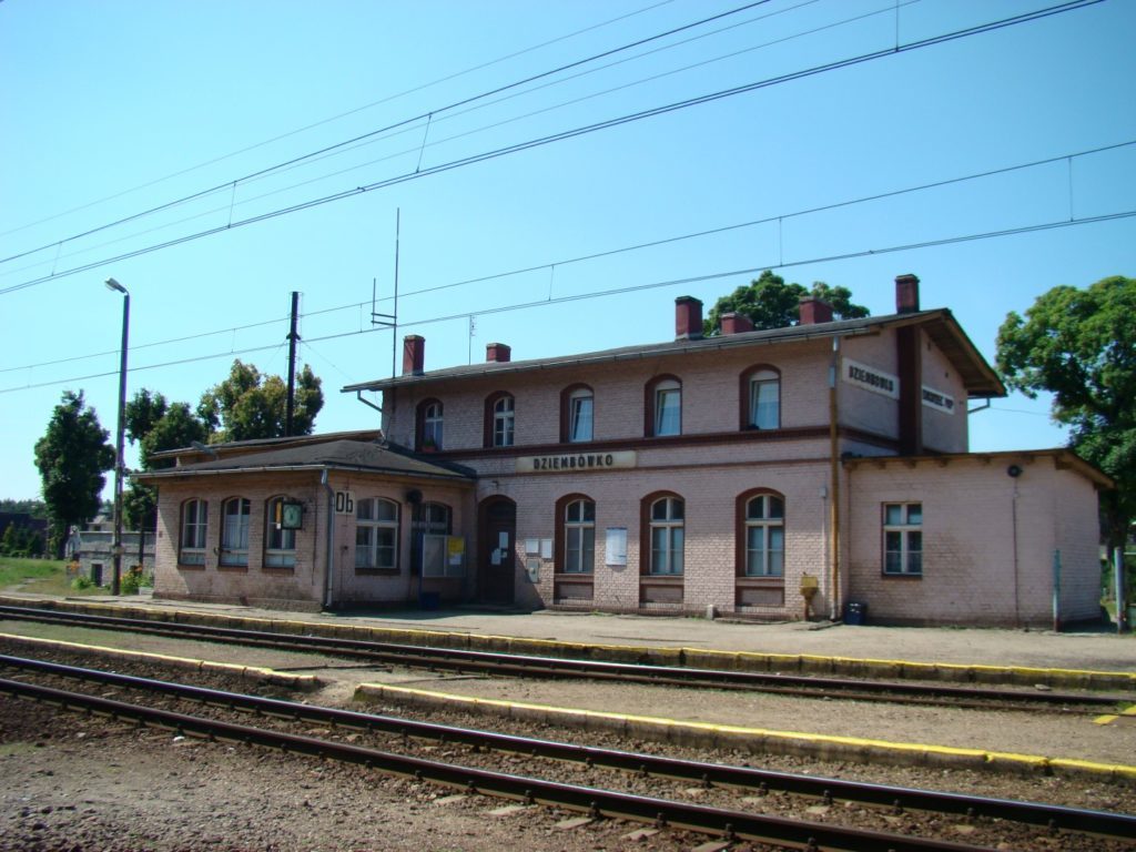 Dworzec kolejowy od torow
