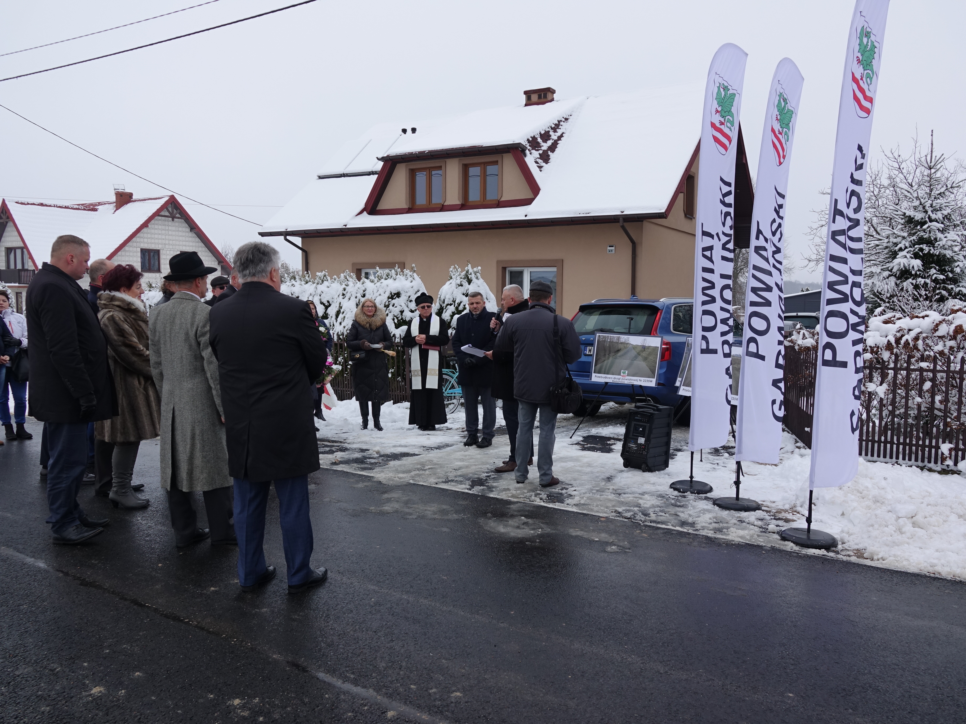 Uroczyste otwarcie przebudowanej drogi powiatowej nr 2235W w m. Laliny, gm. Borowie, fot. 4