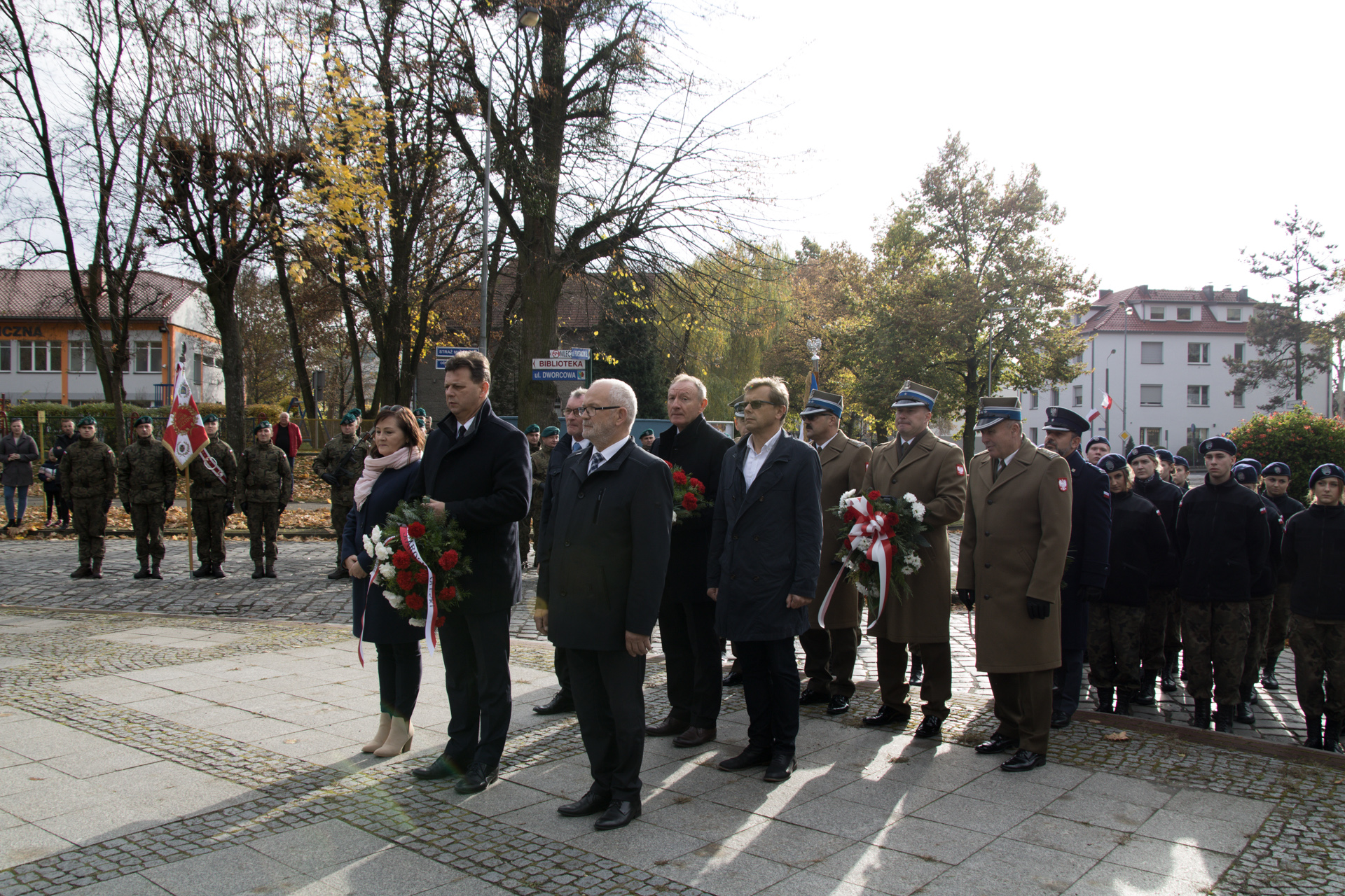 Złożenie wieńców pod Pomnikiem Bohaterów Walk o Wyzwolenie Prastarych Ziem Piastowskich