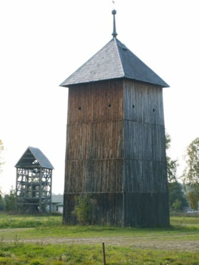 Wieża z Węgrzynic znajdująca się obecnie w Muzeum Etnograficznym w Ochli