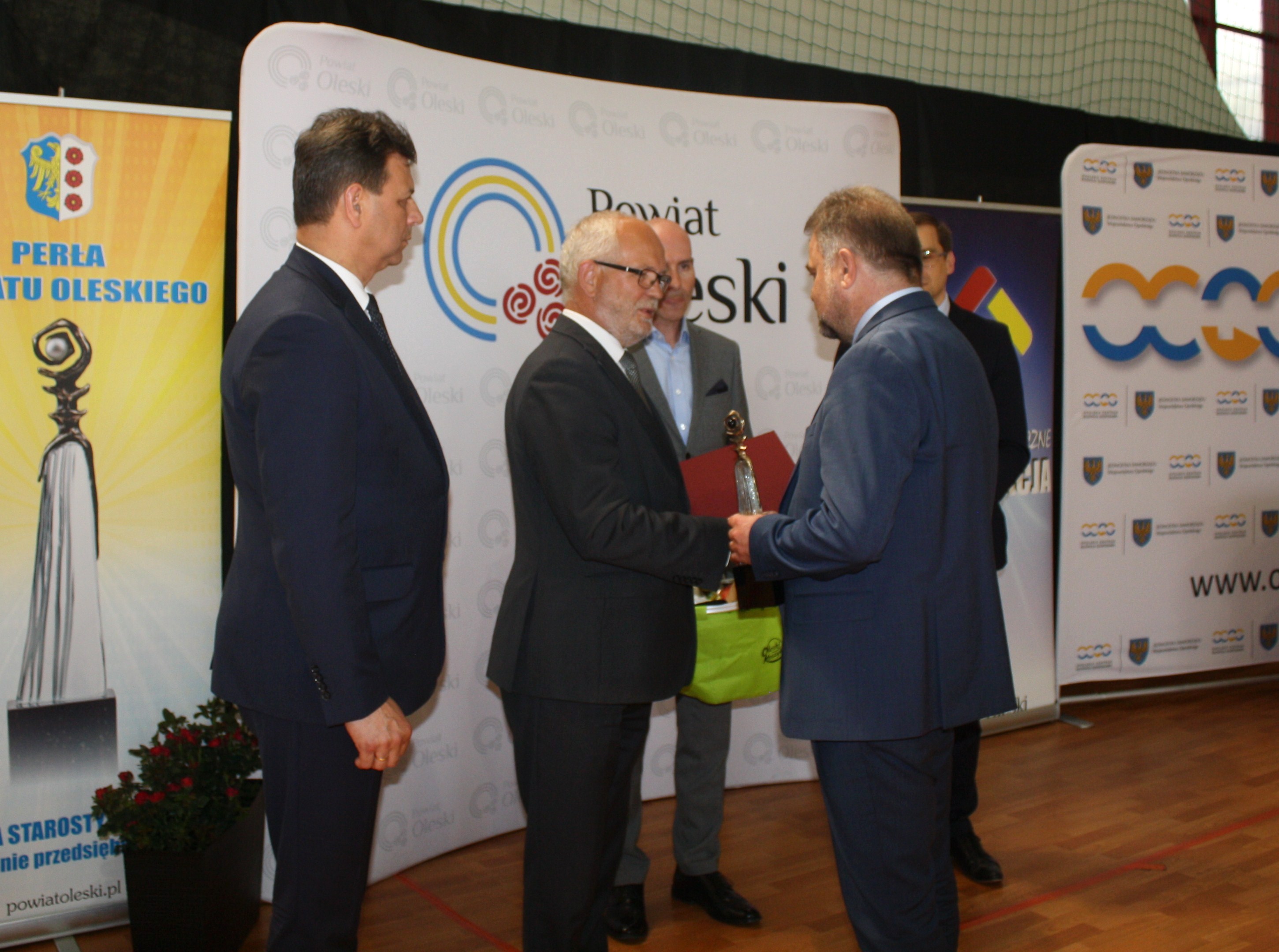Nagrodę specjalną Starosty Oleskiego - Czarną Perłę Powiatu Oleskiego - w tym roku otrzymał pan Artur Kniejski
