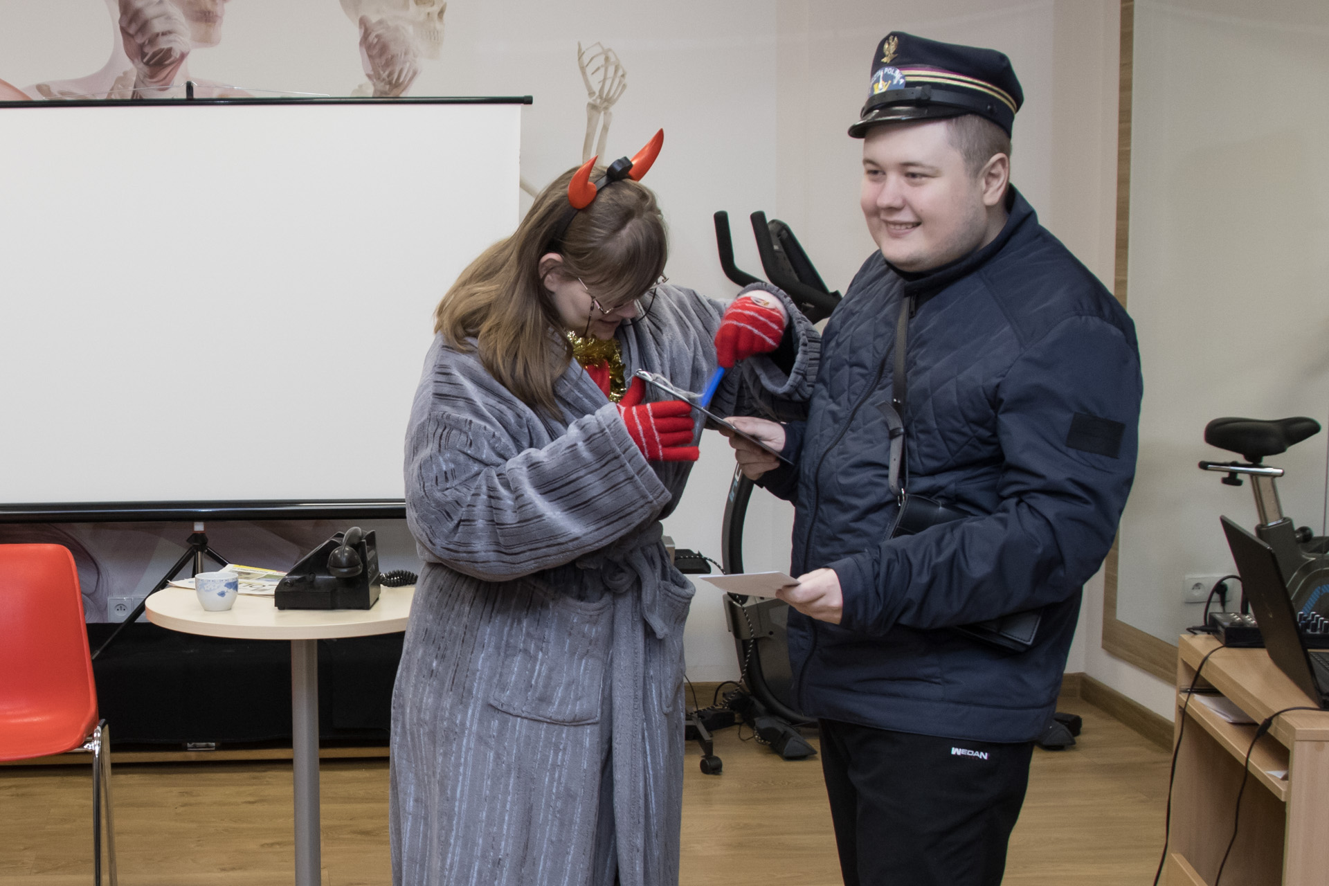 Podopieczni Środowiskowego Domu Samopomocy w Sowczycach w czasie spotkania zaprezentowali „Sztukę teatralną”