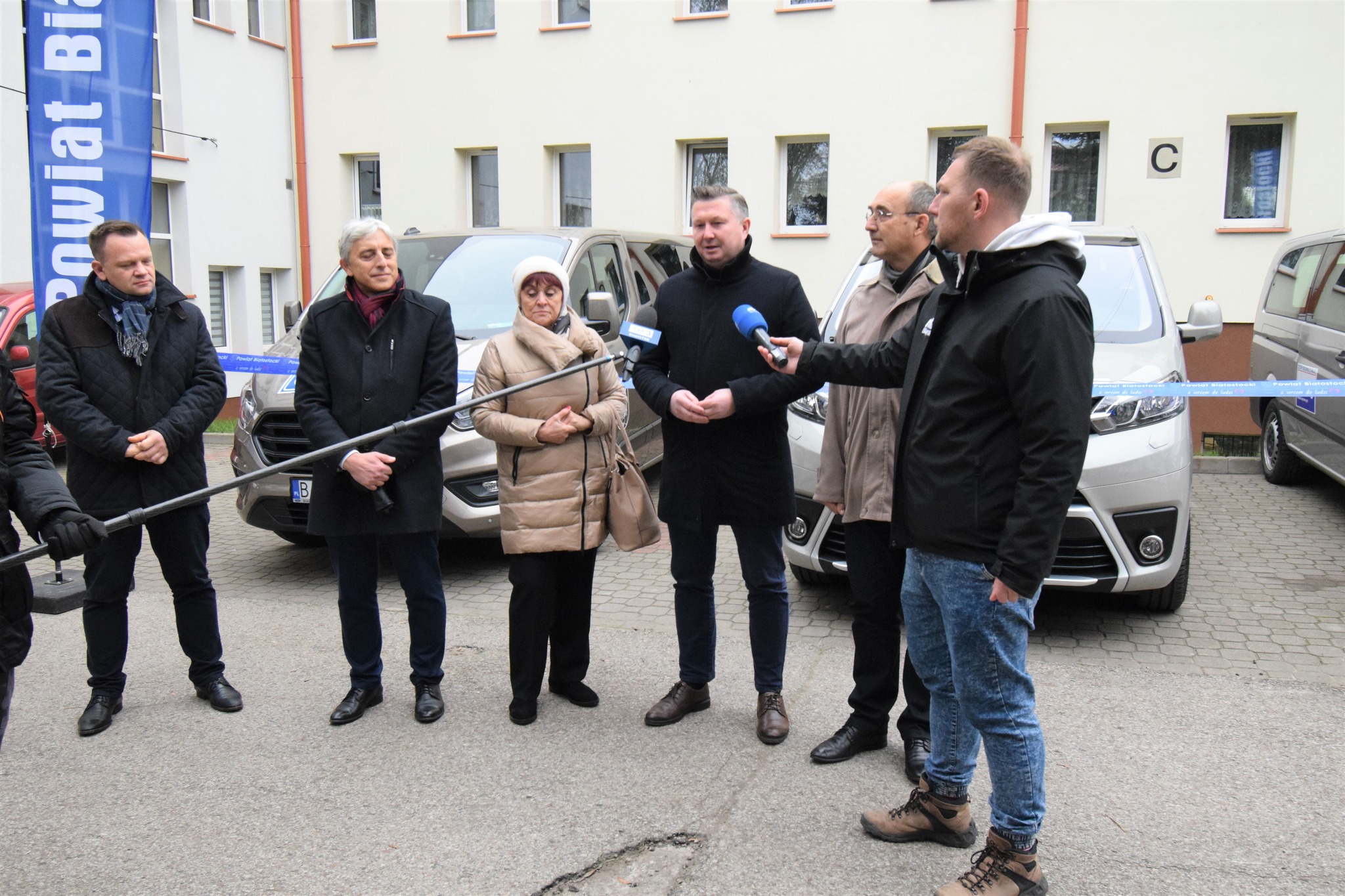 Oficjalne przekazanie aut DPSom w Choroszczy i w Uhowie
