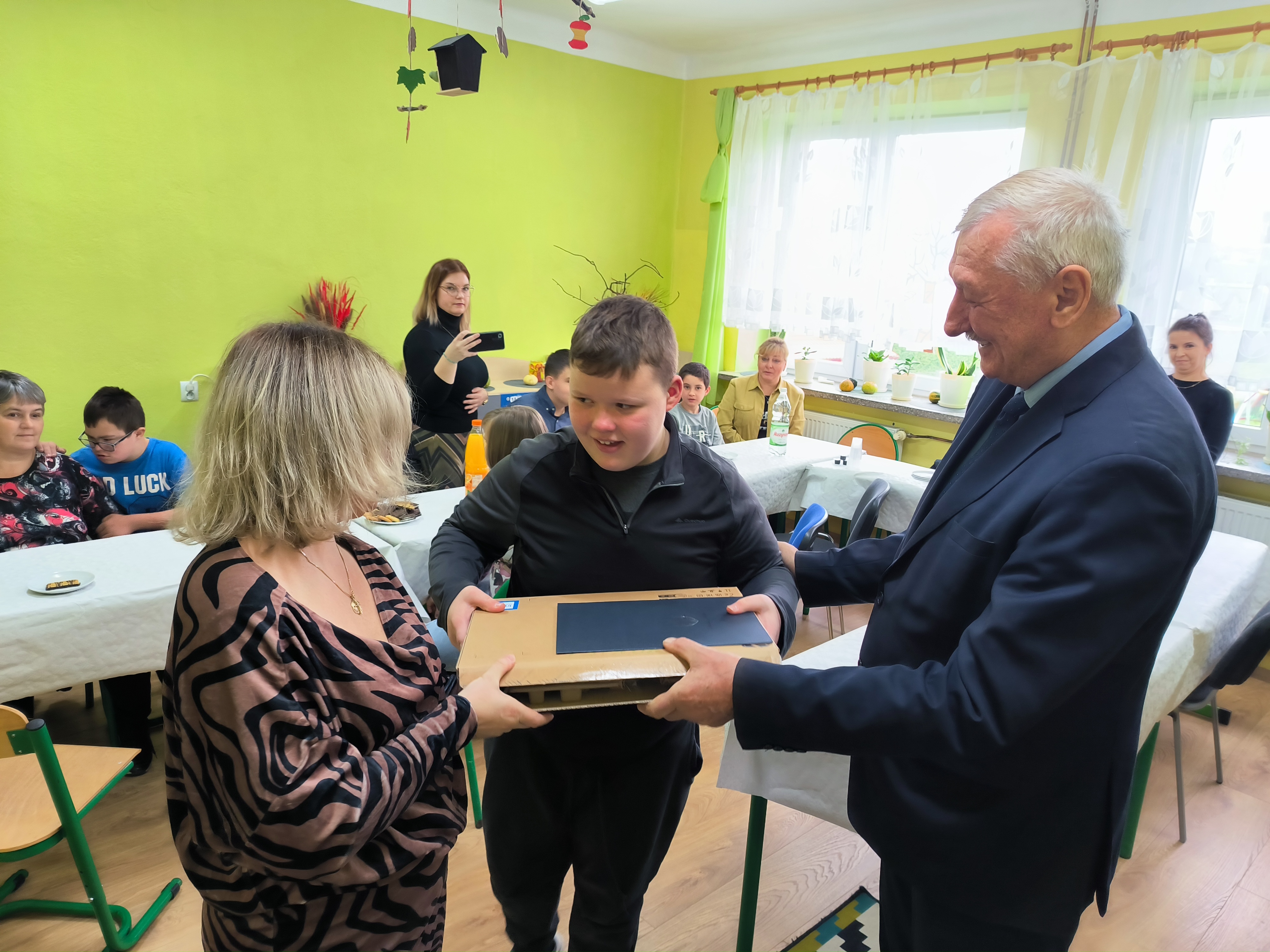 Starosta Jasielski przekazał laptopy Uczniom Specjalnego Ośrodka Szkolno-Wychowawczego