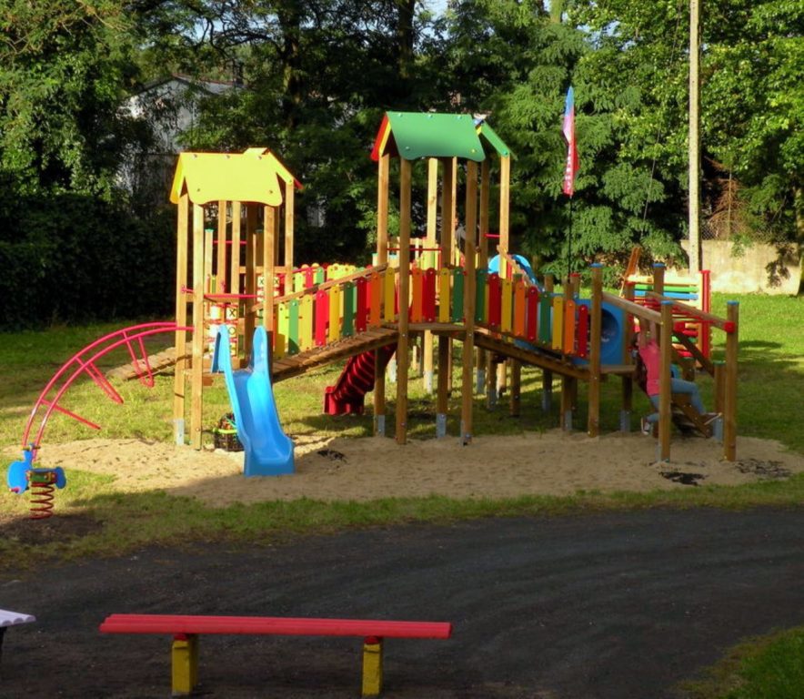 Plac zabaw przy przedszkolu w Rzadkowie