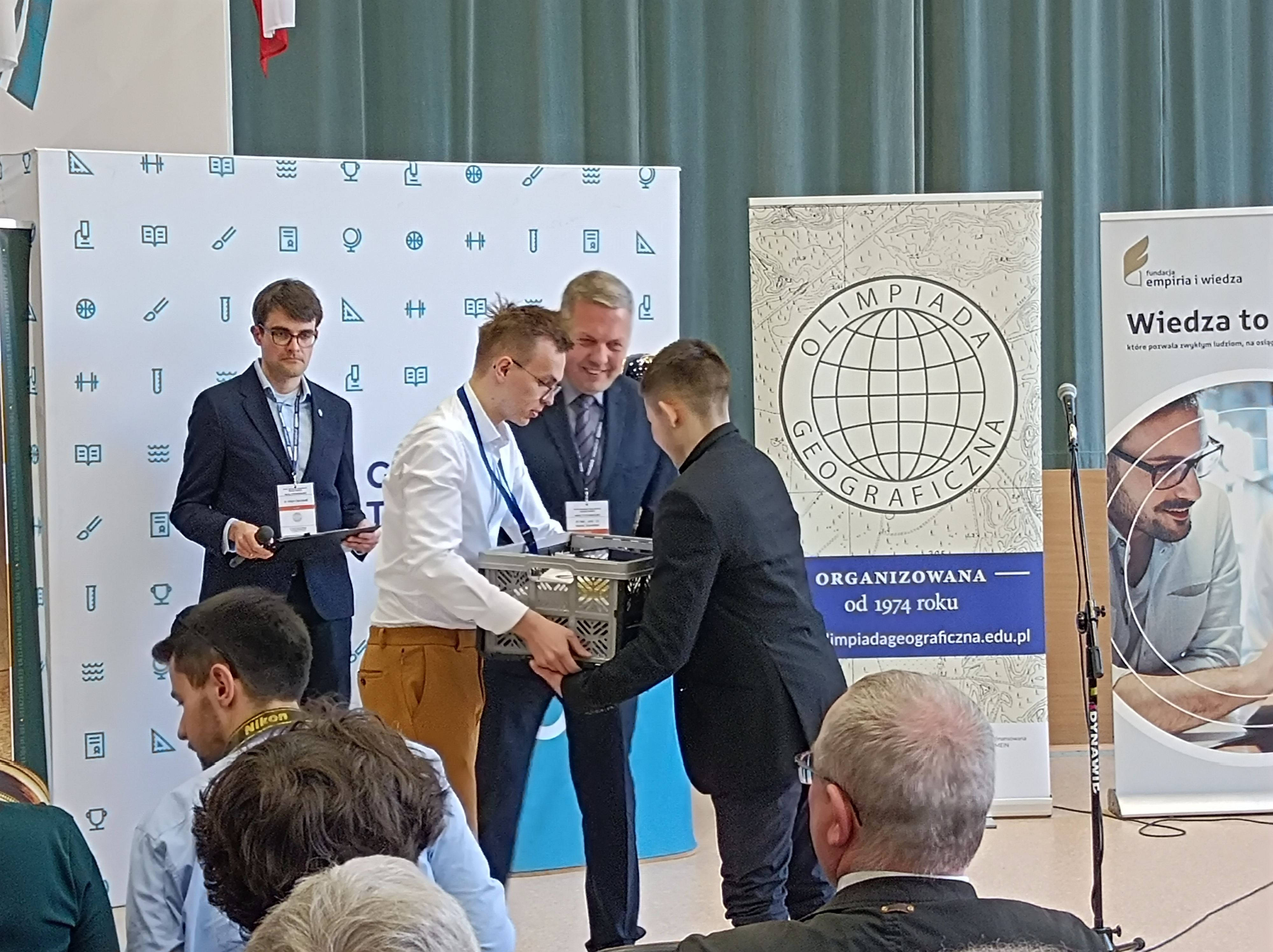 wręczenie nagród dla Mikołaja Lignara - laureata XVLIII OG w Gdyni