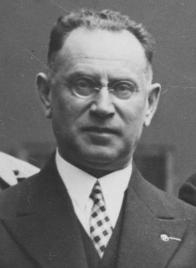 zdjęcie przedstawia czarno- białą fotografię Mieczysława Kaplickiego