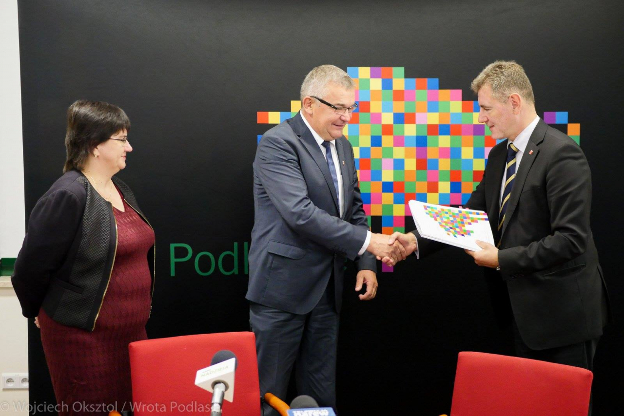 Podpisanie umowy z Województwem Podlaskim o dofinansowanie Projektu pn.: „Instalacje OZE dla gospodarstw domowych w Gminie Brańsk”