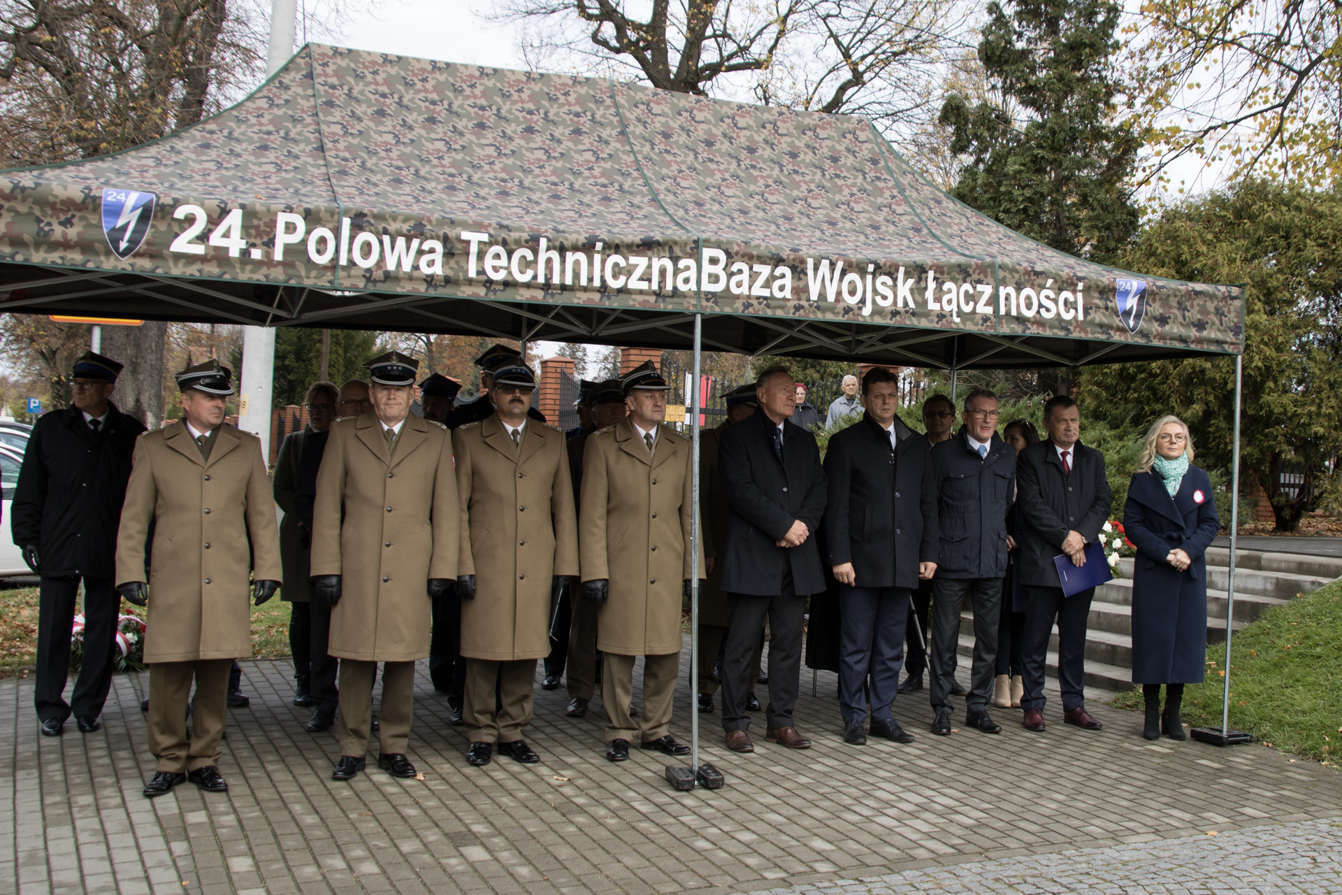 Uroczystość ślubowania uczniów klas mundurowych Zespołu Szkół Ekonomicznych i Ogólnokształcących w Oleśnie połączona z obchodami 104 rocznicy odzyskania przez Polskę niepodległości