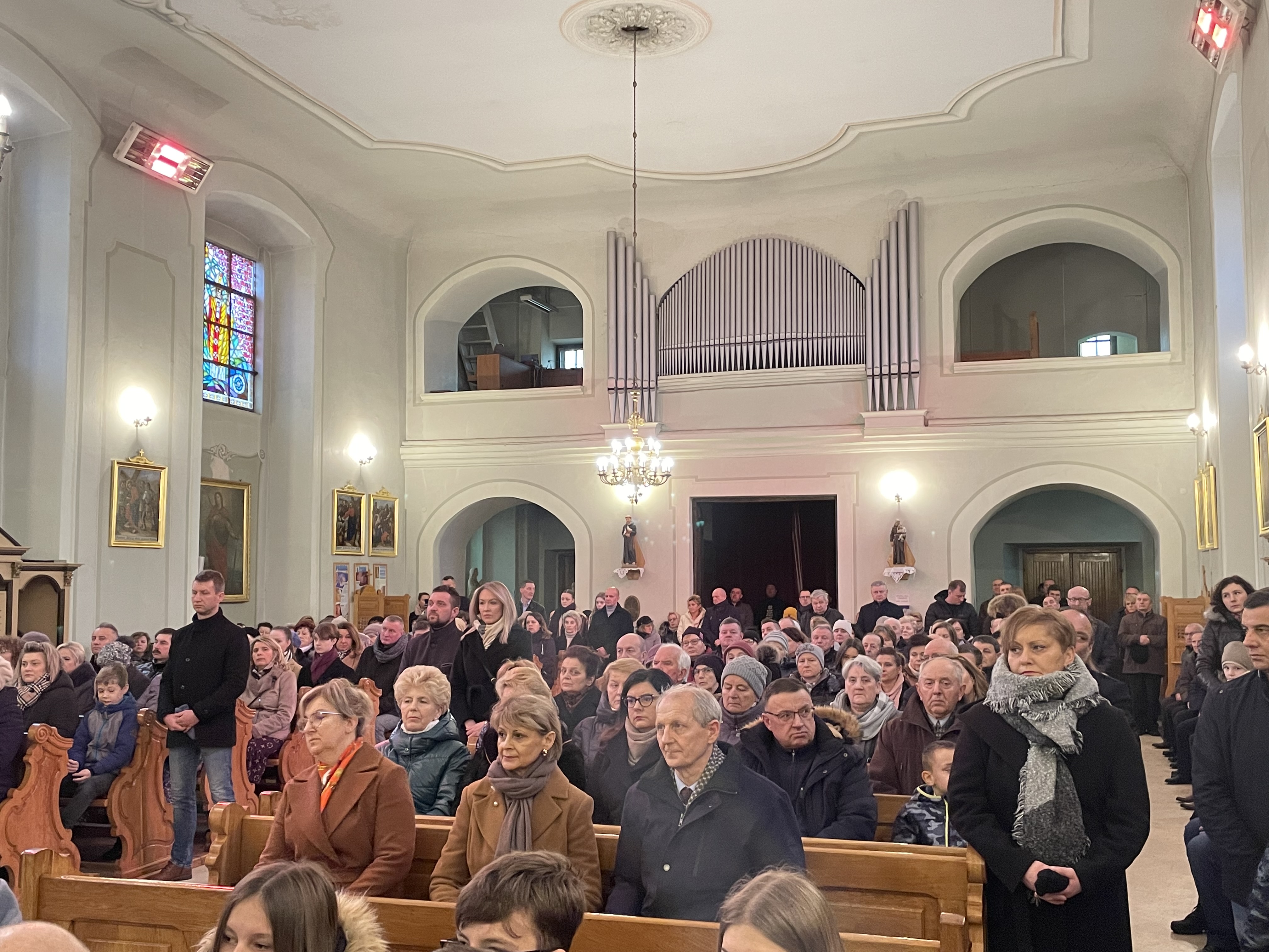 Uczestnicy uroczystości w kościele w Brańszczyku