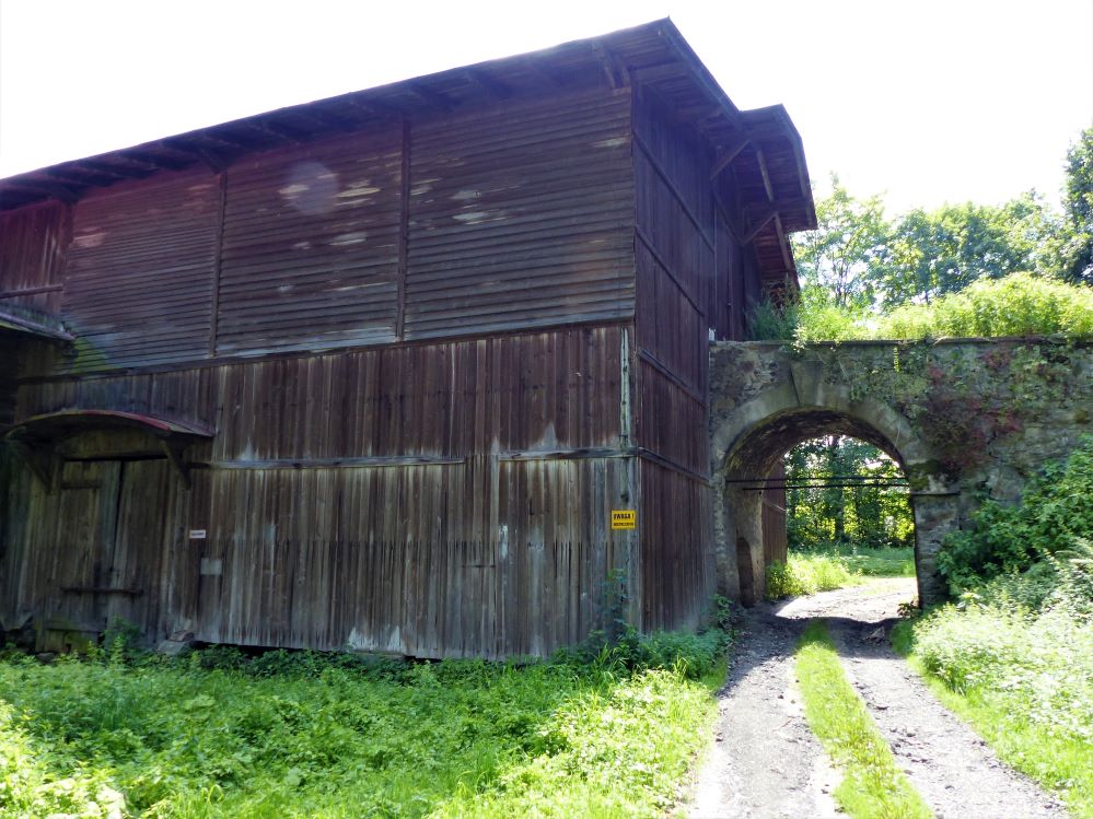 Drewniana stodoła wzniesiona w latach 1890-tych w Rabie Wyżnej.